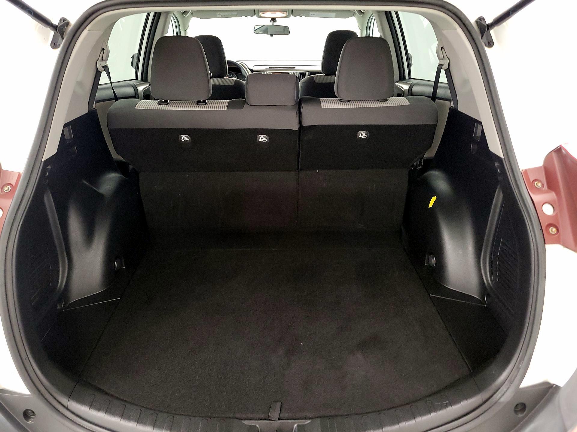 Thumbnail: 2015 Toyota RAV4 - 20