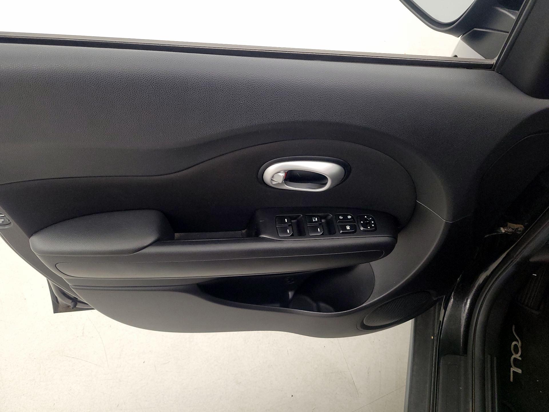 Thumbnail: 2015 Kia Soul - 12