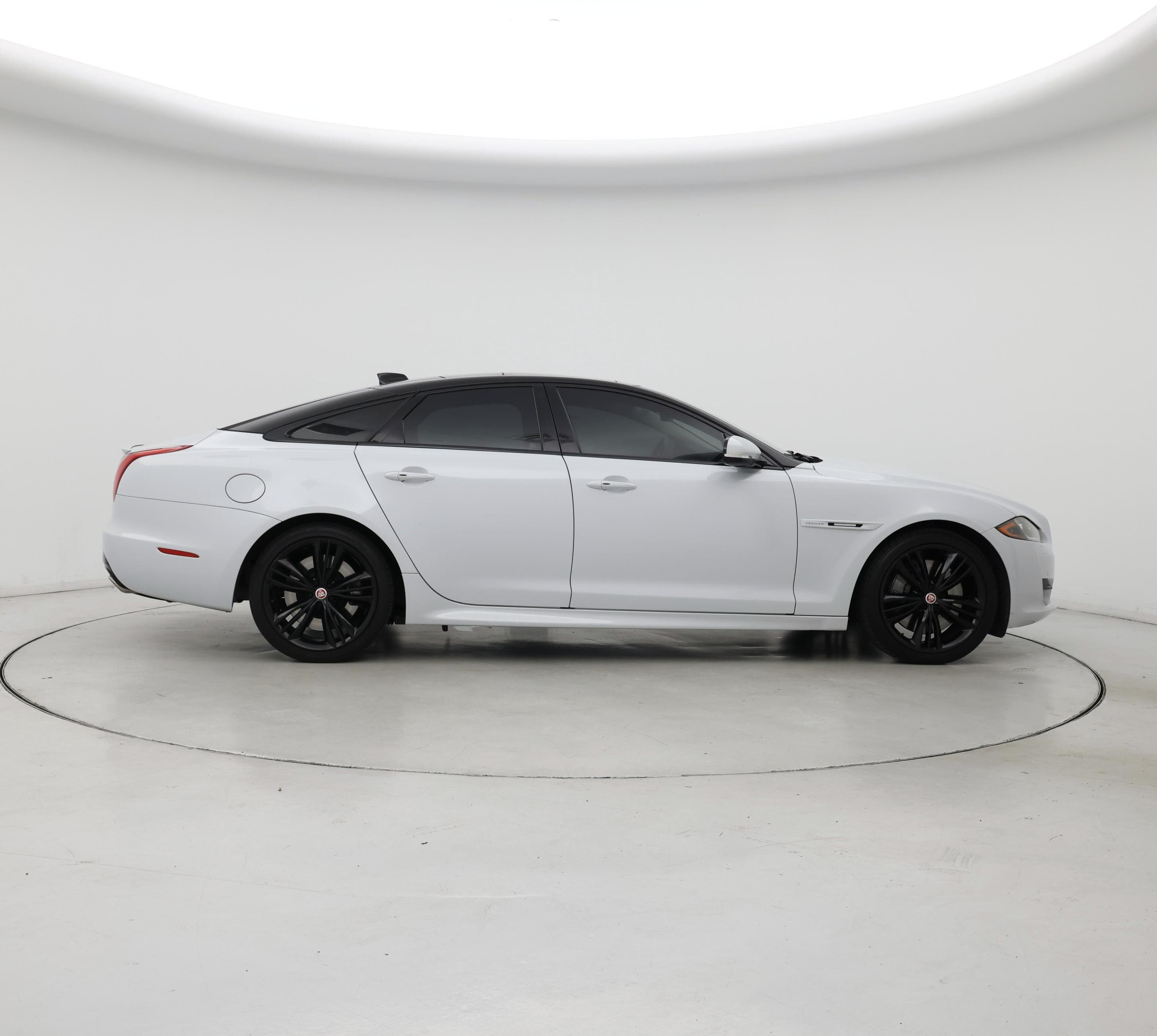 Thumbnail: 2016 Jaguar XJ - 7