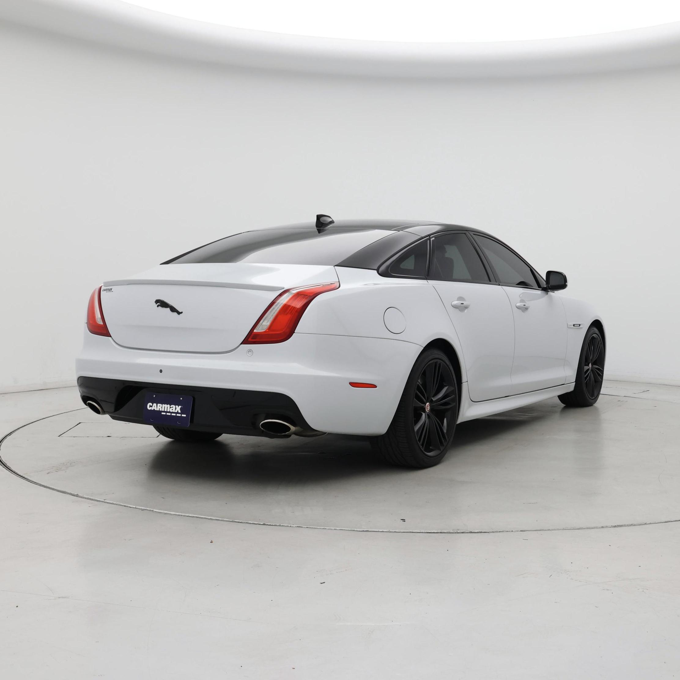 Thumbnail: 2016 Jaguar XJ - 8