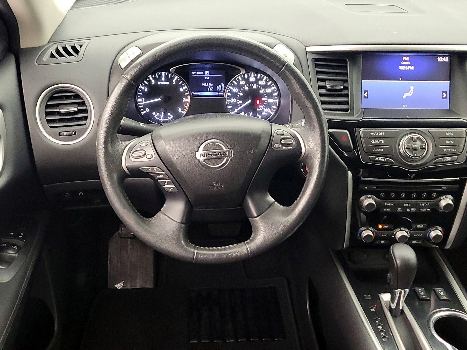 Thumbnail: 2017 Nissan Pathfinder - 10