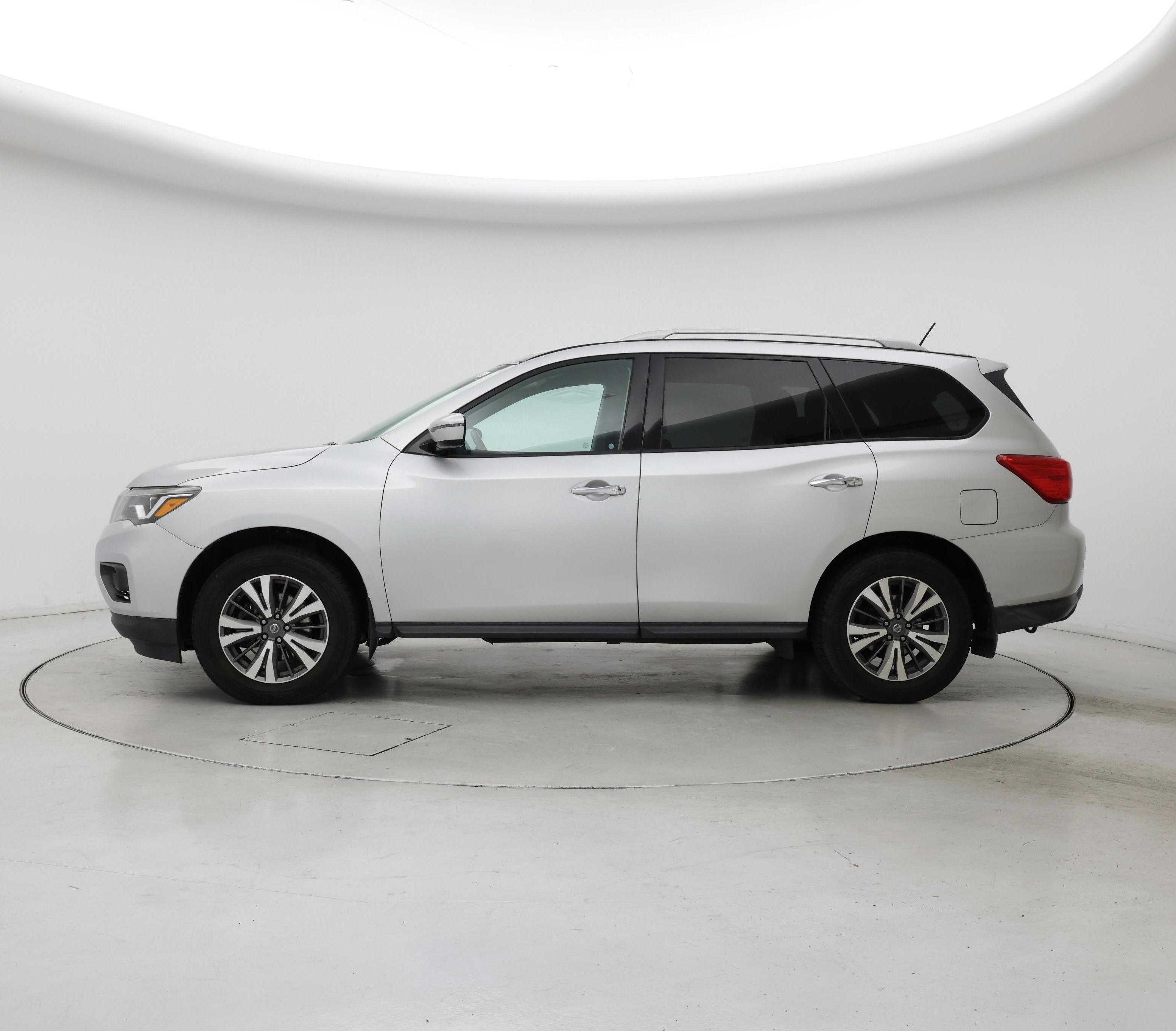 Thumbnail: 2017 Nissan Pathfinder - 3