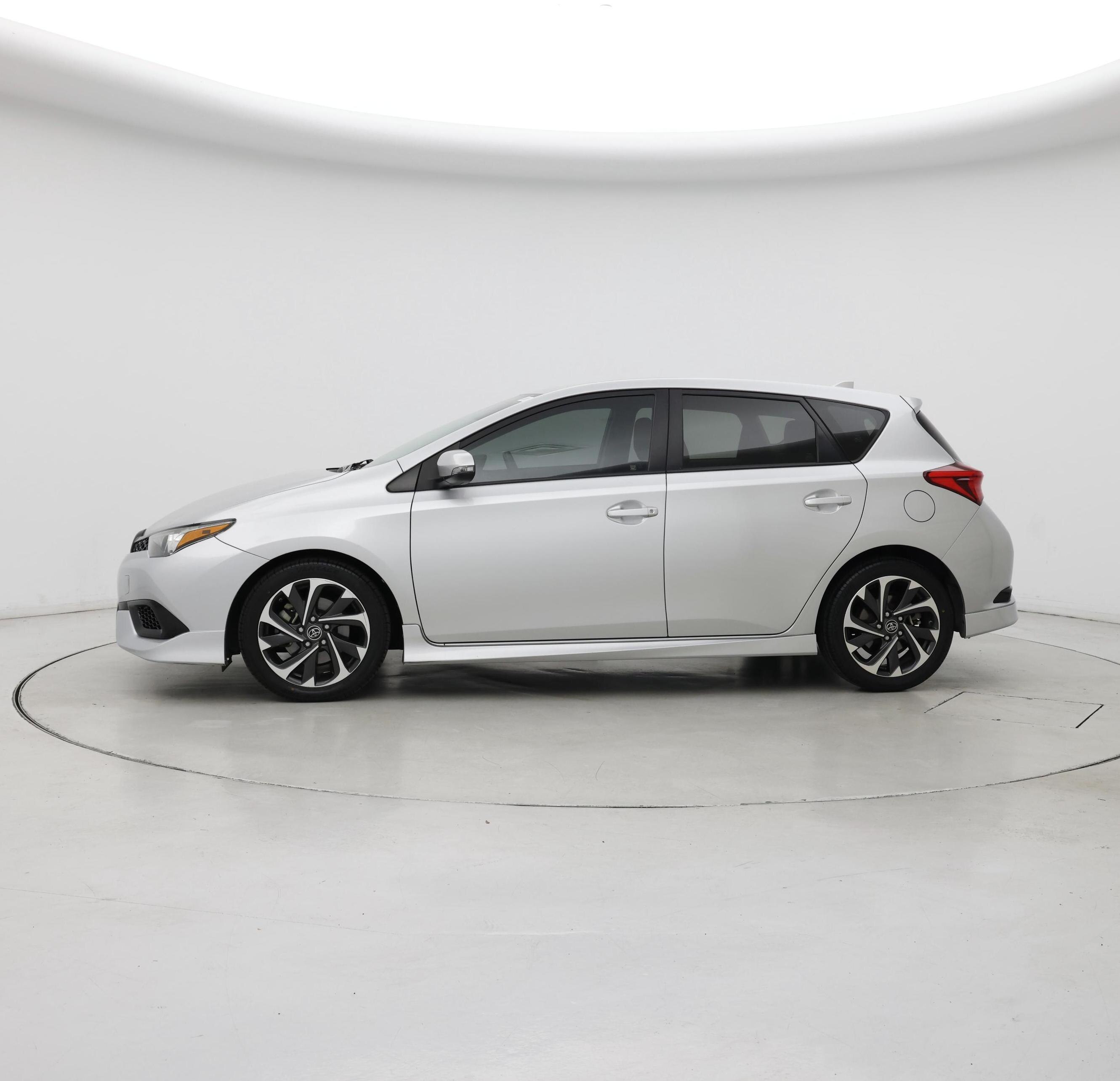 Thumbnail: 2017 Toyota Corolla iM - 3