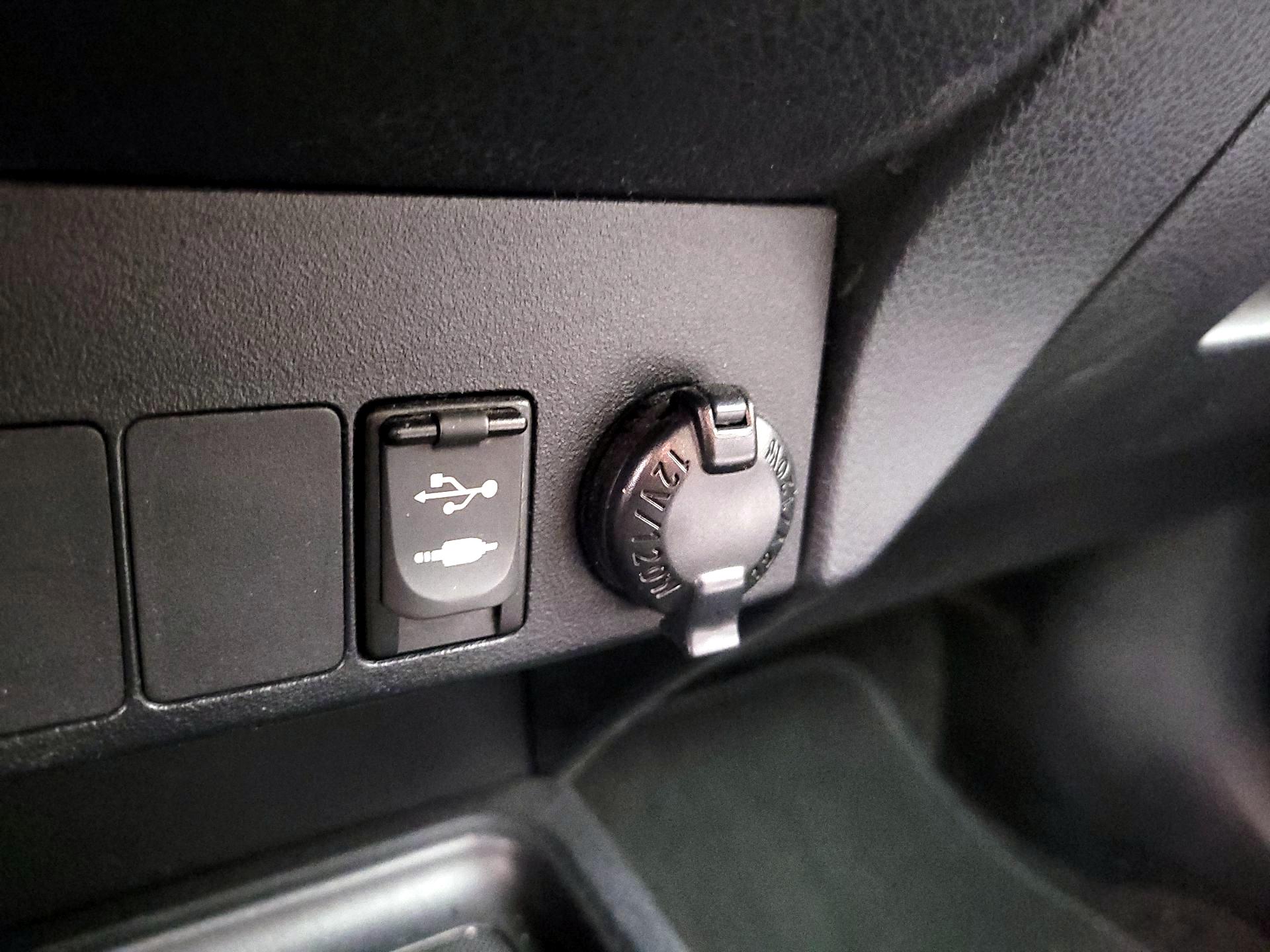 Thumbnail: 2013 Toyota RAV4 - 18