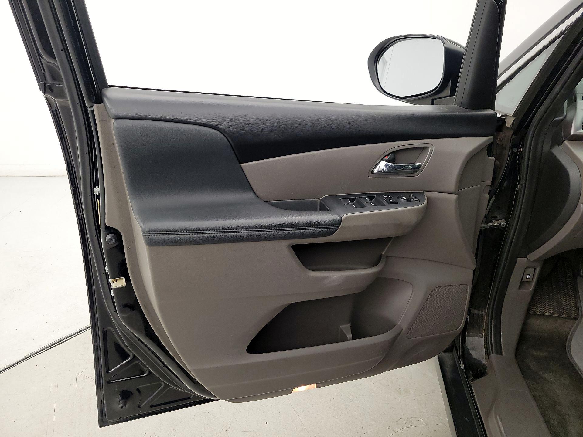 Thumbnail: 2015 Honda Odyssey - 12