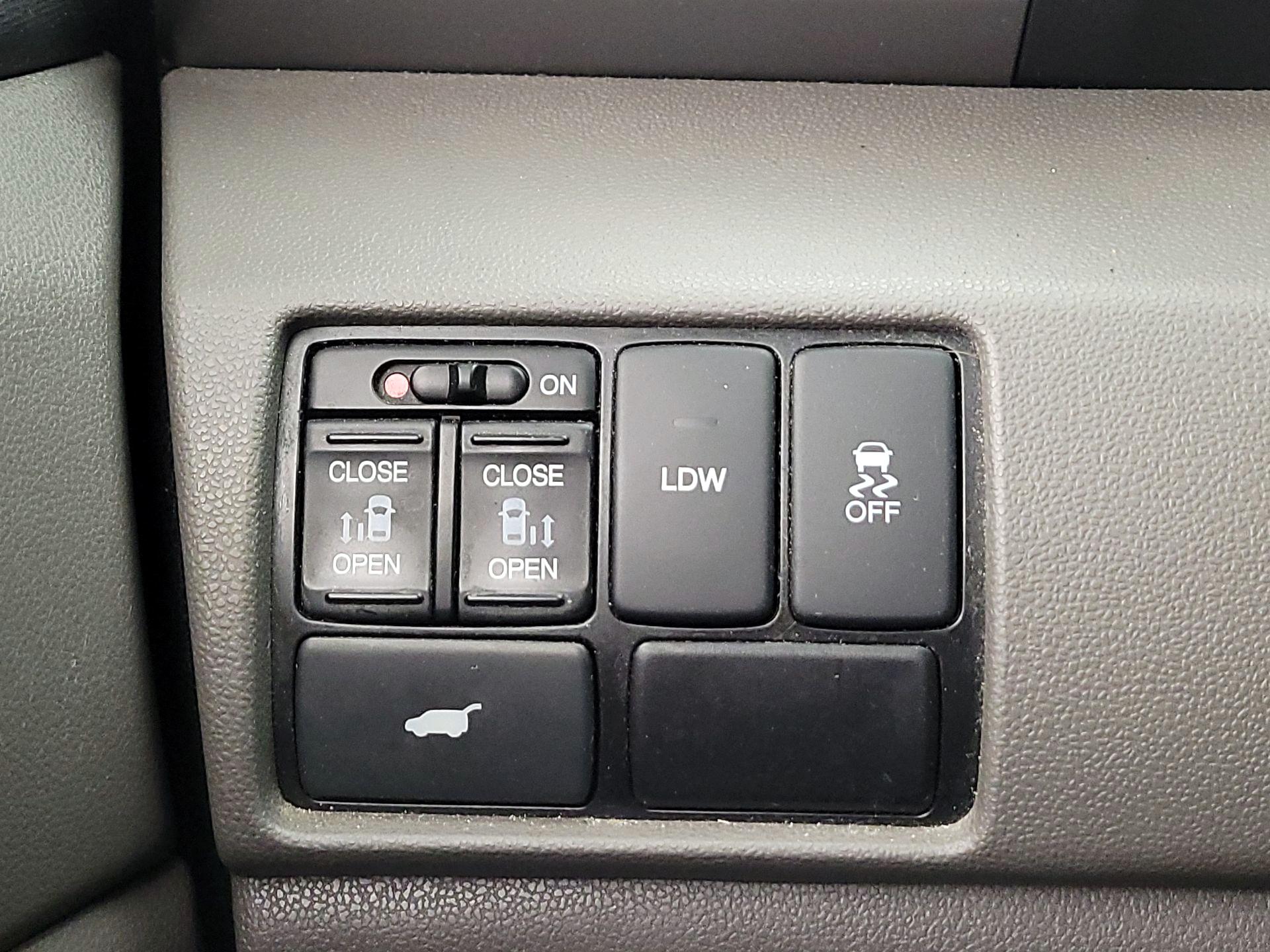 Thumbnail: 2015 Honda Odyssey - 13