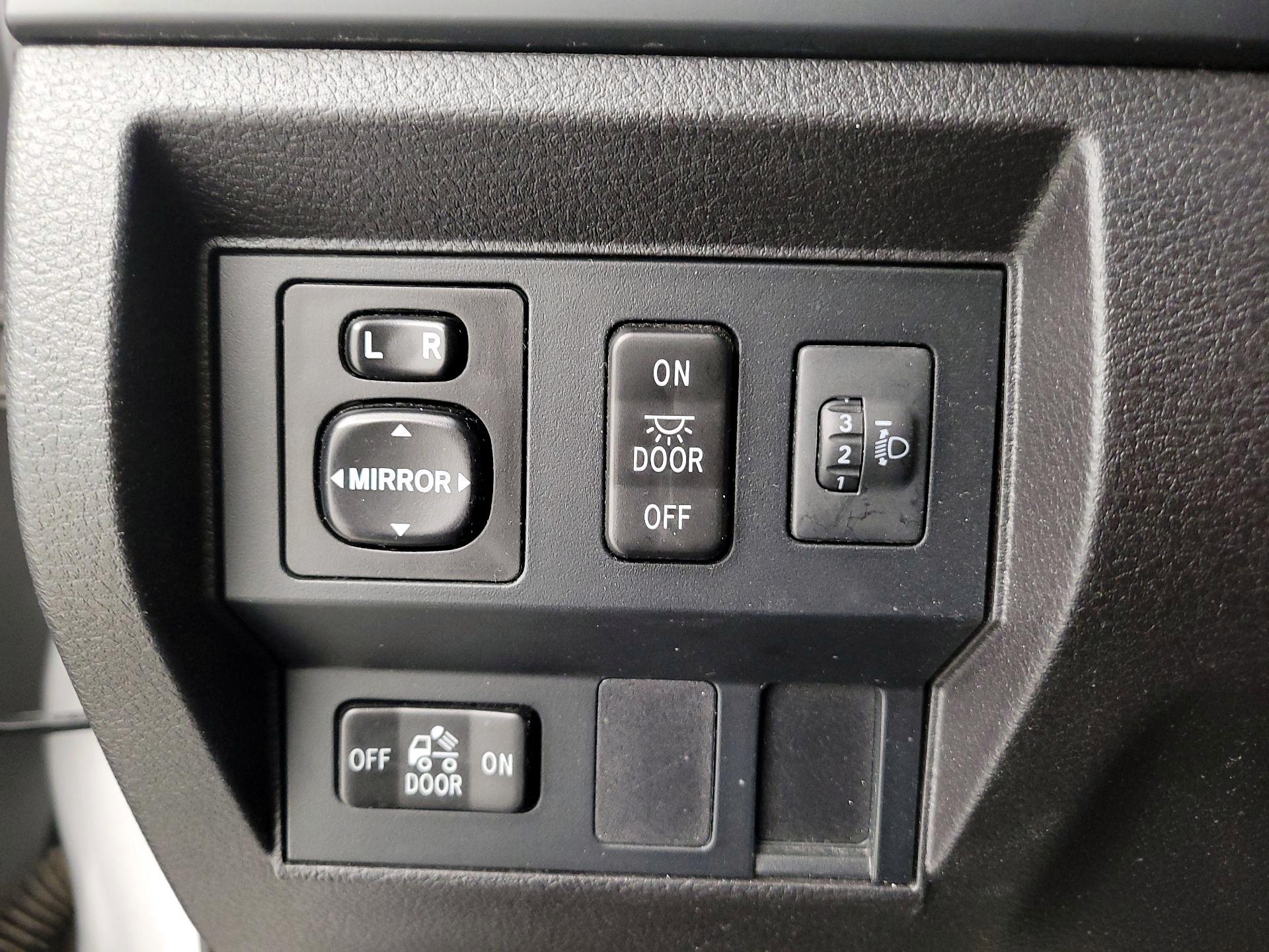 Thumbnail: 2015 Toyota Tundra - 13