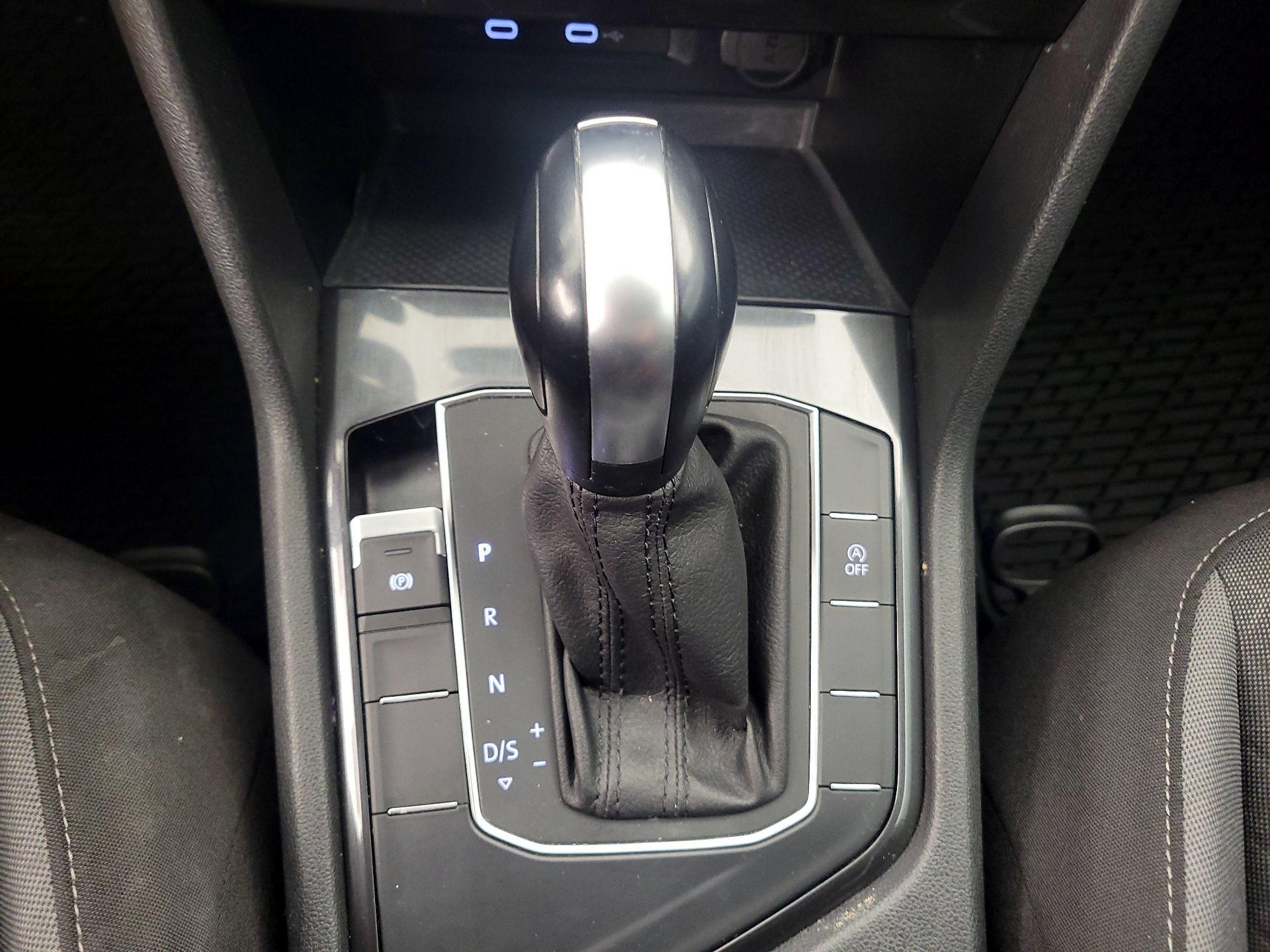 Thumbnail: 2020 Volkswagen Tiguan - 17