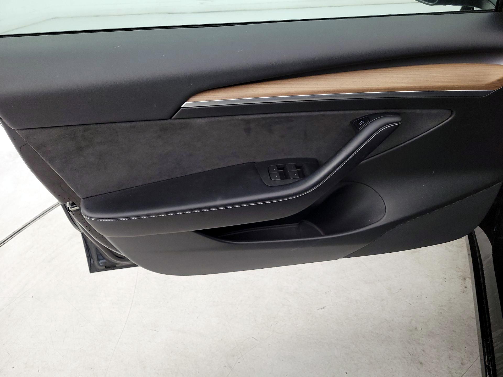 Thumbnail: 2023 Tesla Model 3 - 12