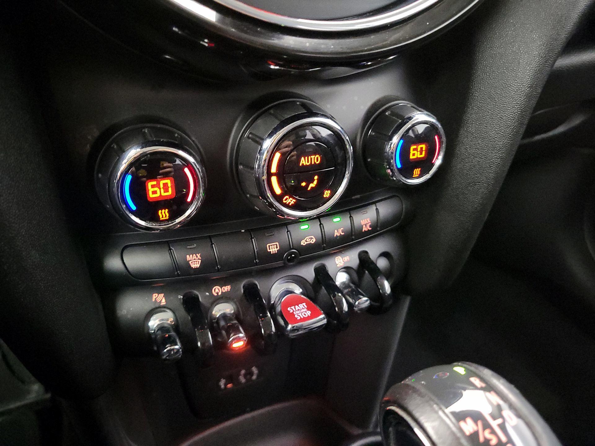 Thumbnail: 2018 MINI Cooper Hardtop - 16