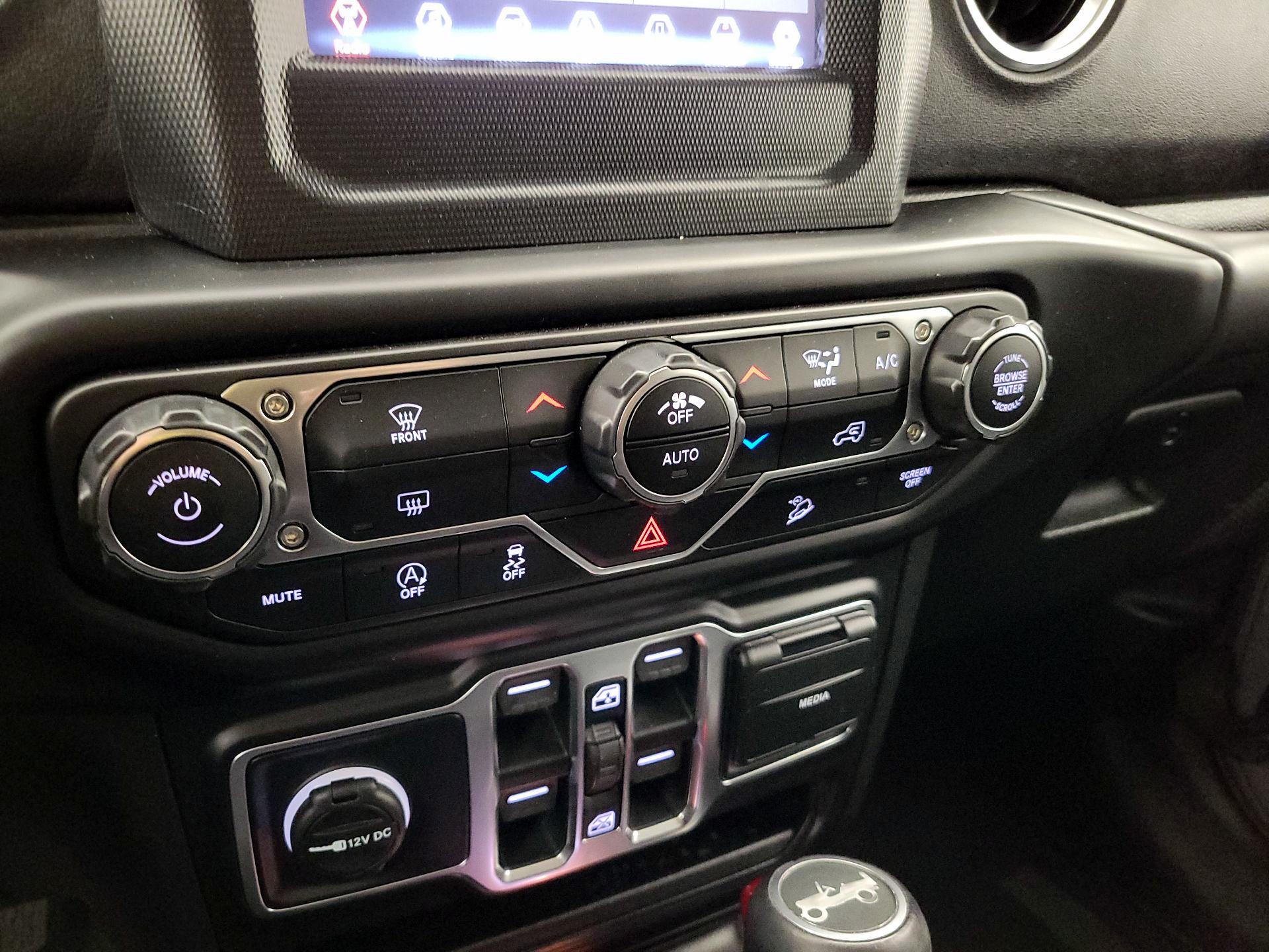 Thumbnail: 2019 Jeep Wrangler - 16