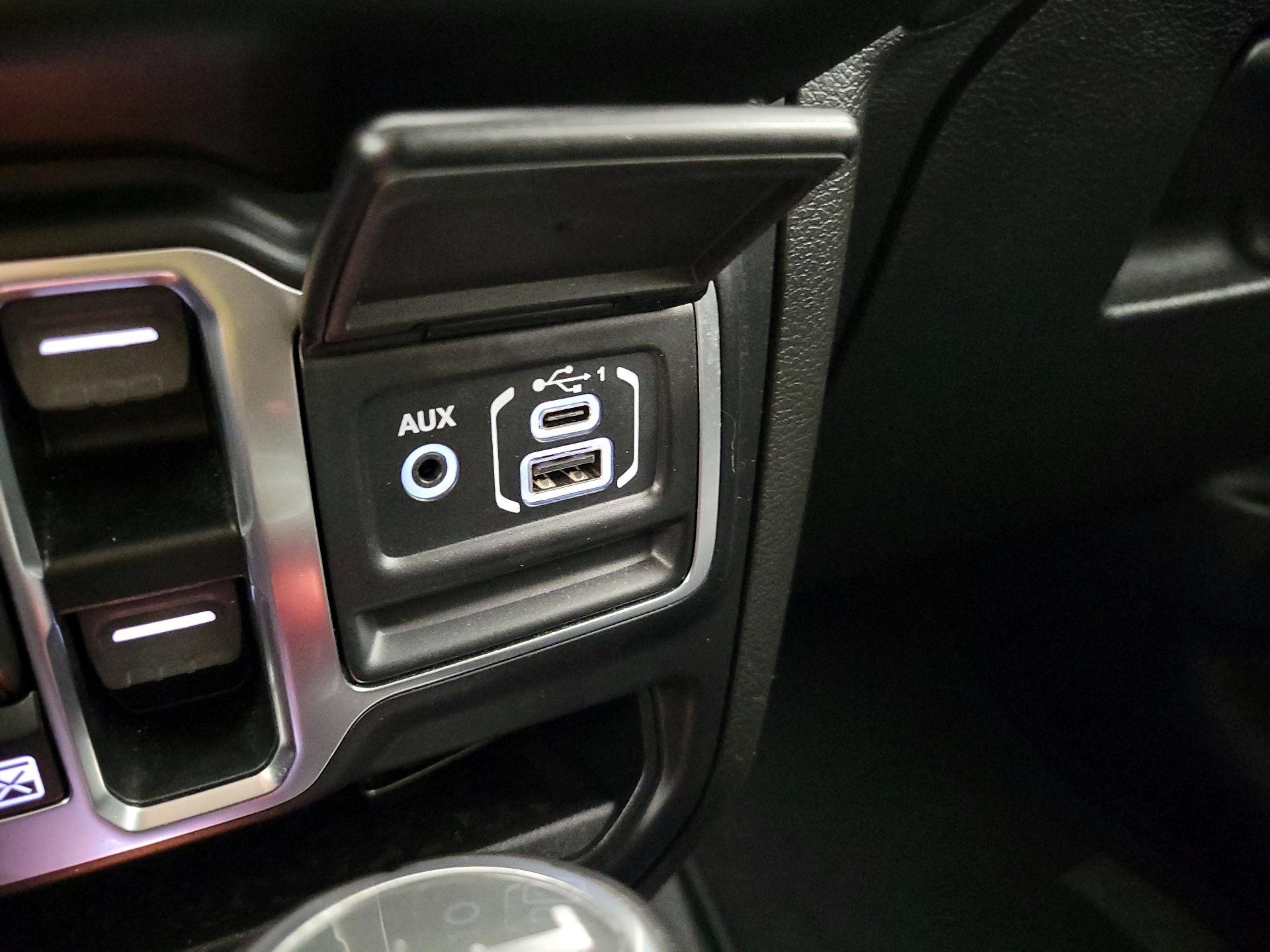Thumbnail: 2019 Jeep Wrangler - 18