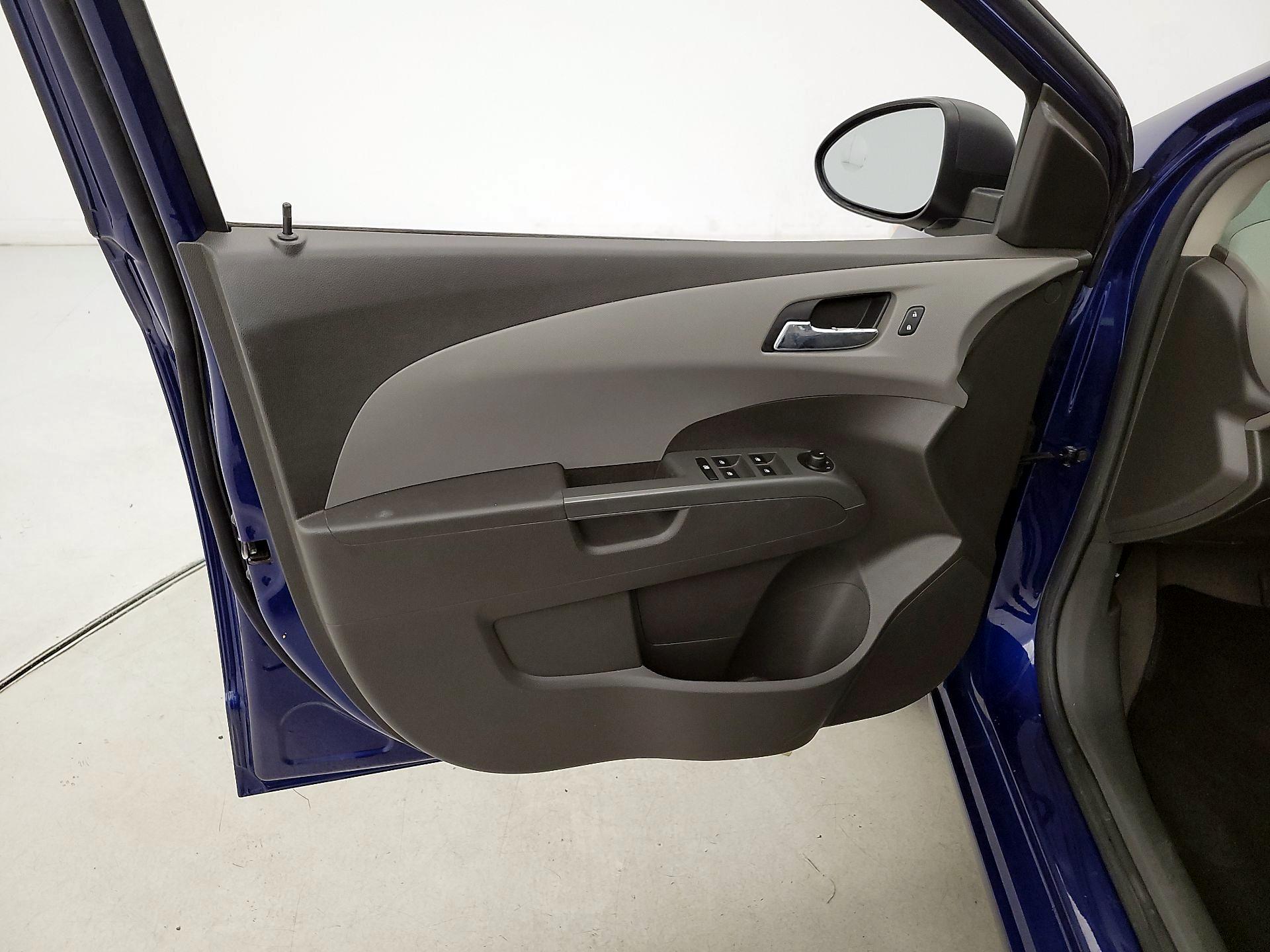 Thumbnail: 2014 Chevrolet Sonic - 12