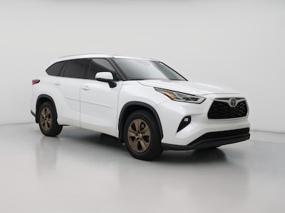 White 2022 Toyota Highlander Hybrid XLE Bronze