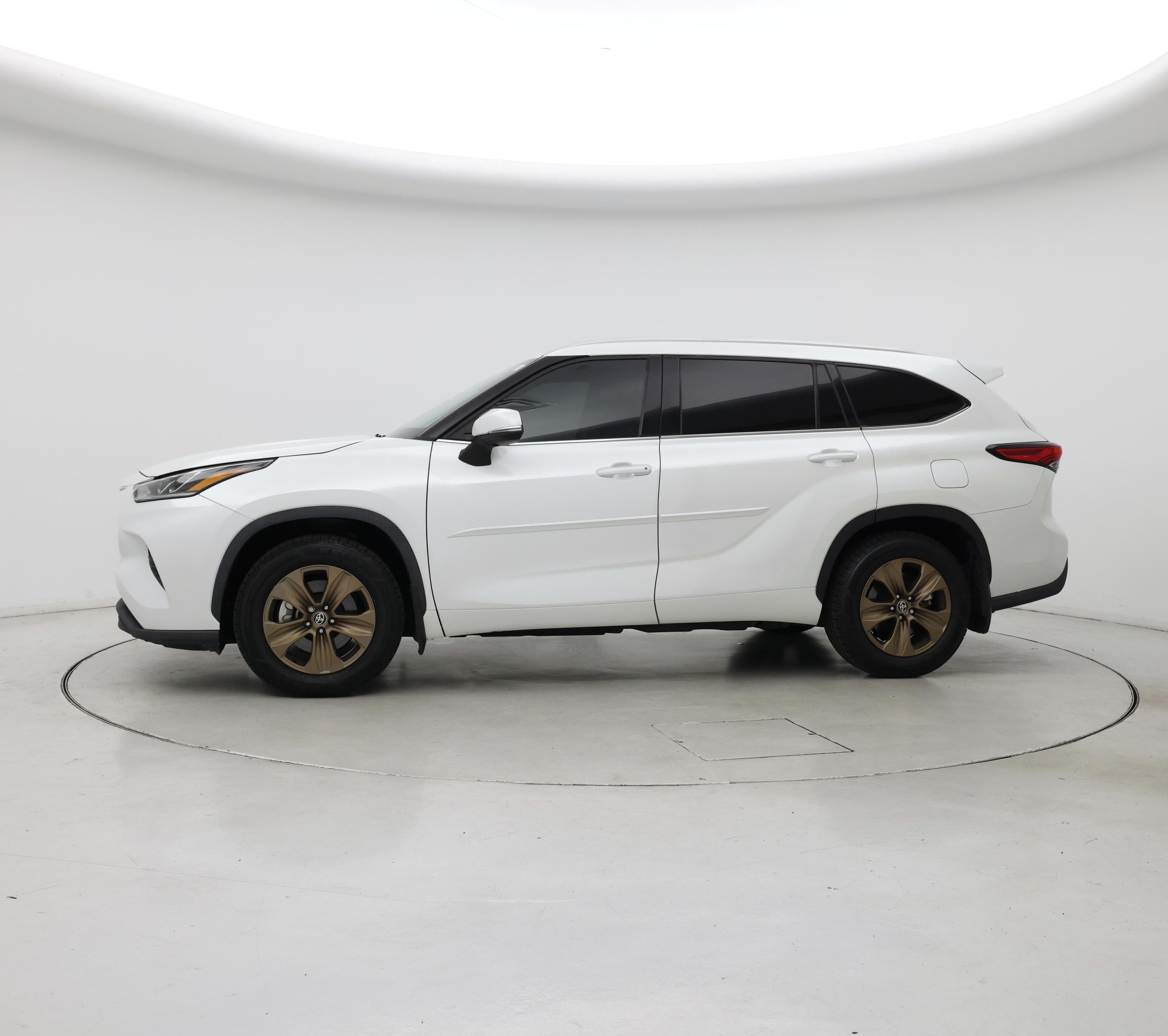 Thumbnail: 2022 Toyota Highlander - 3