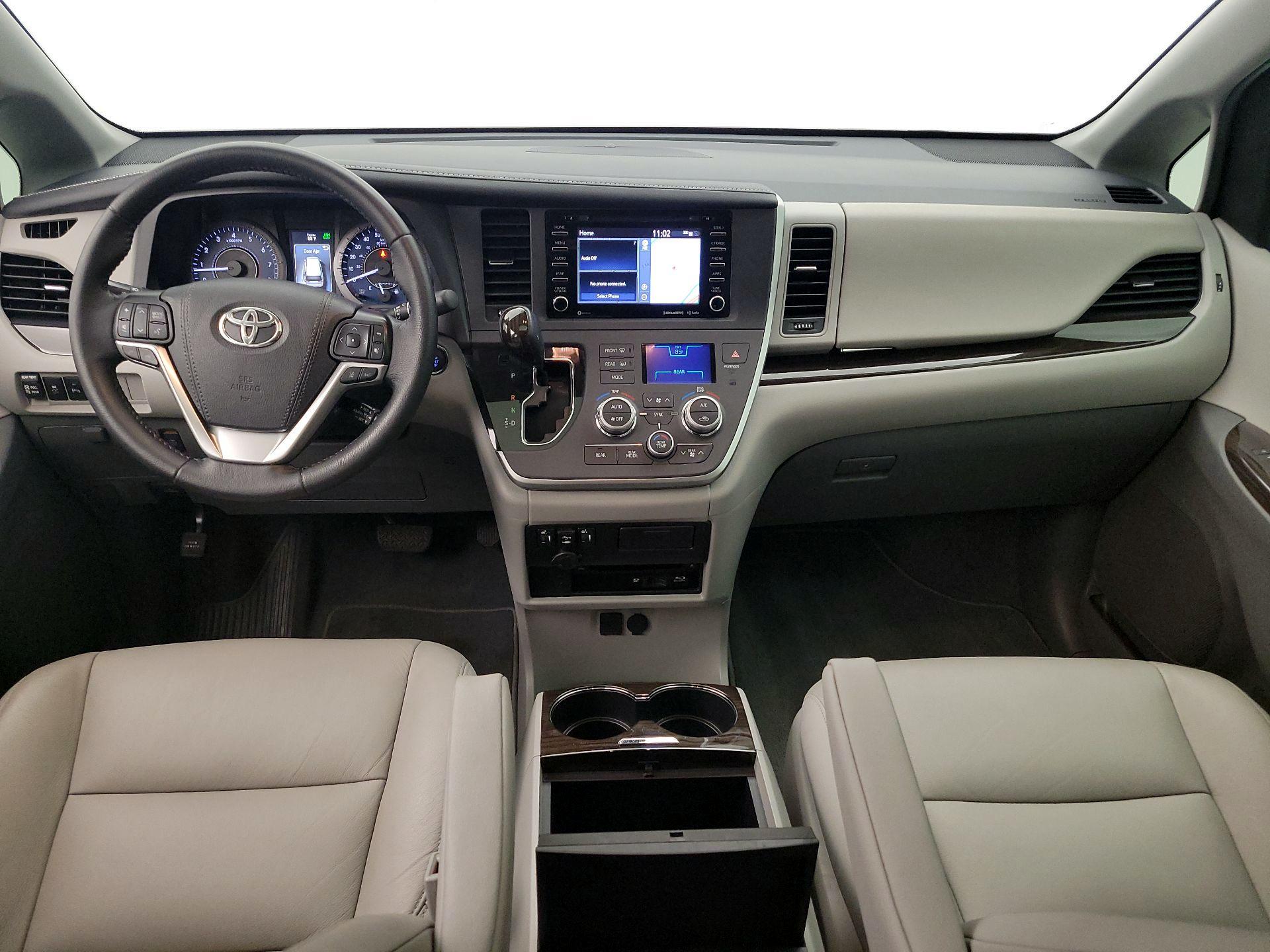 Thumbnail: 2020 Toyota Sienna - 9