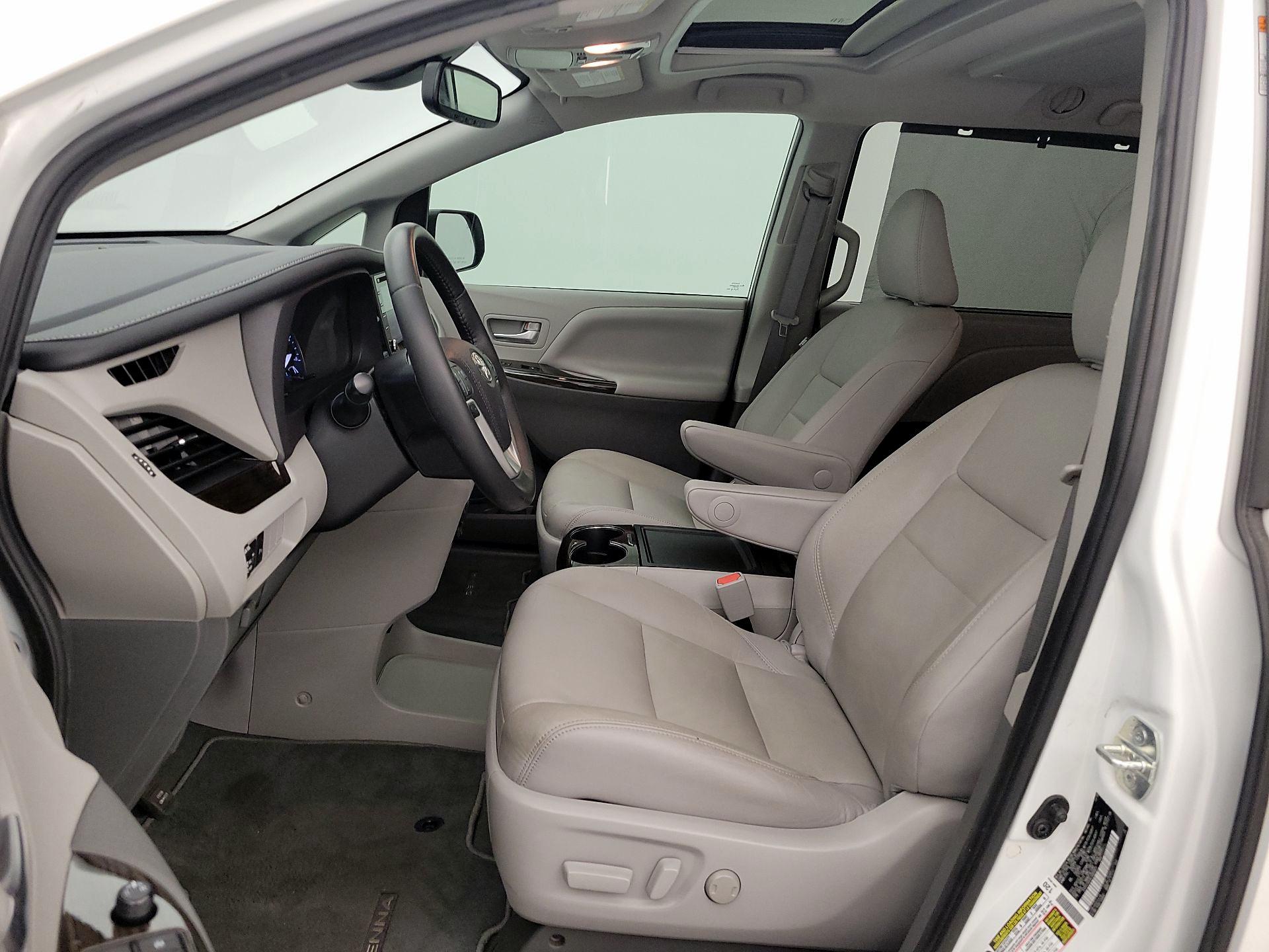 Thumbnail: 2020 Toyota Sienna - 11