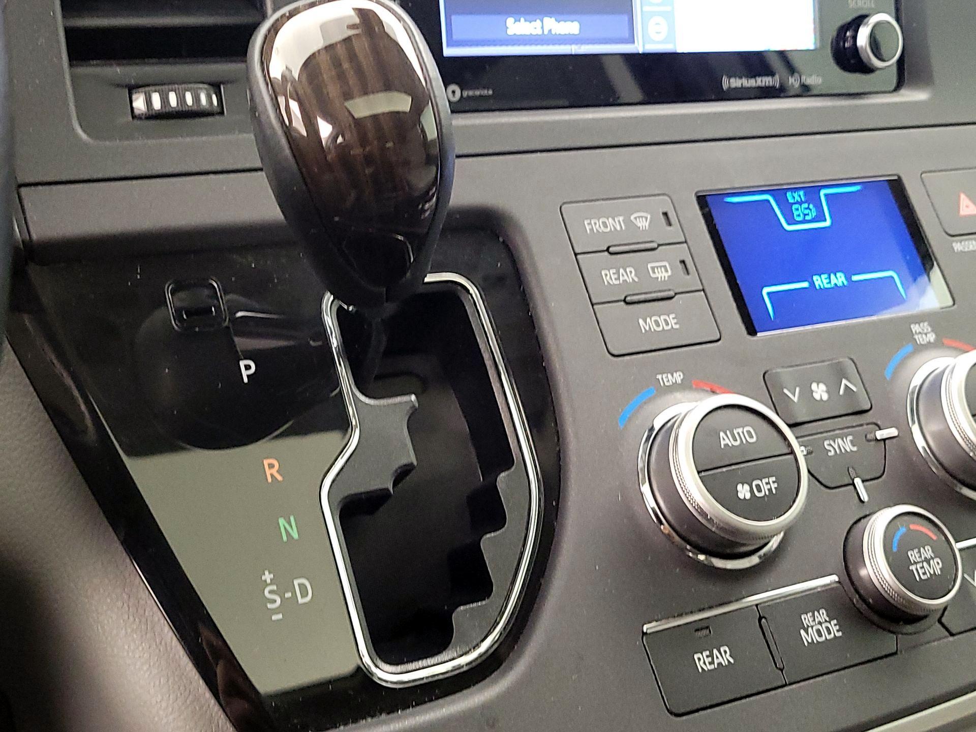 Thumbnail: 2020 Toyota Sienna - 18