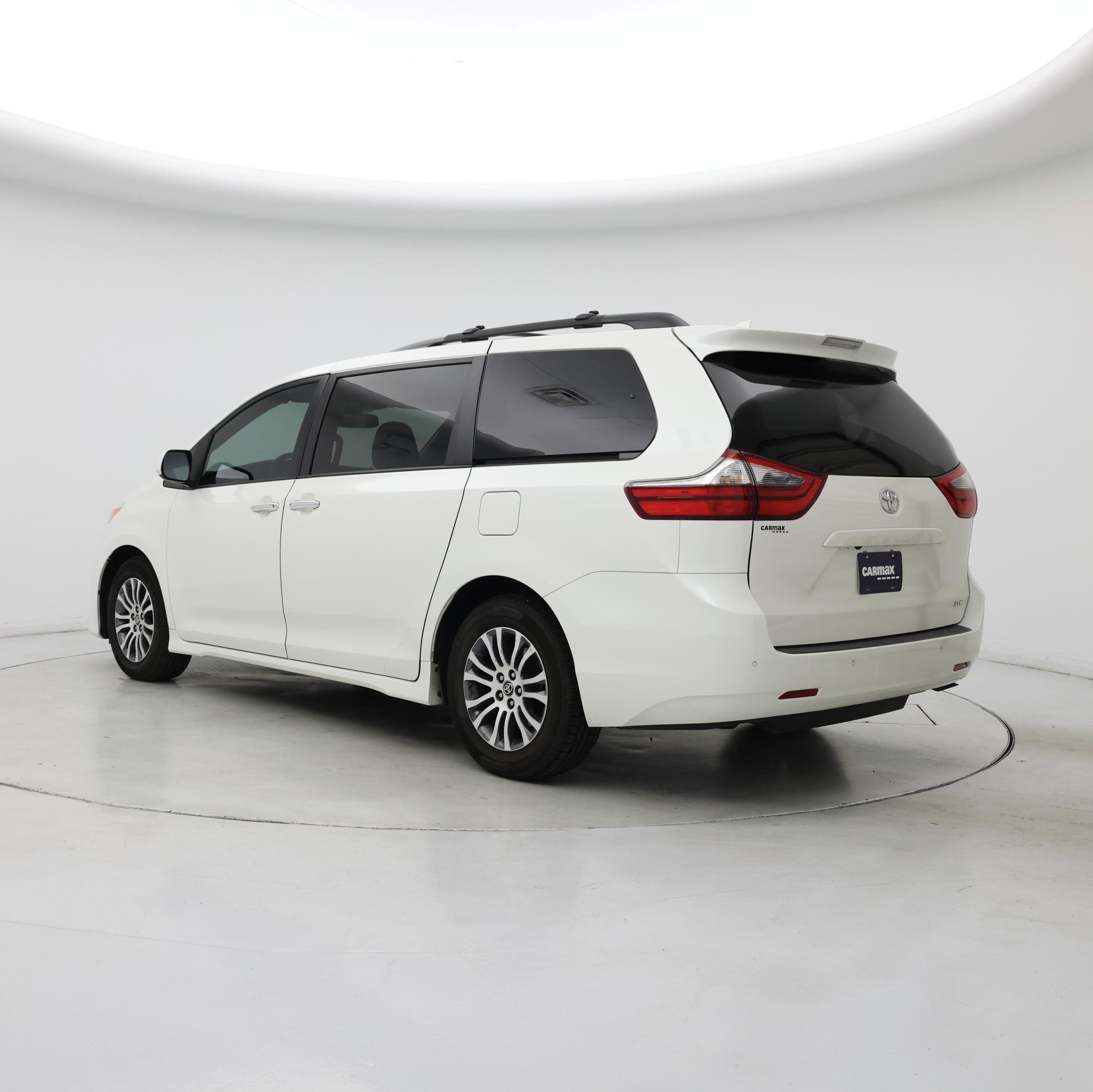 Thumbnail: 2020 Toyota Sienna - 2