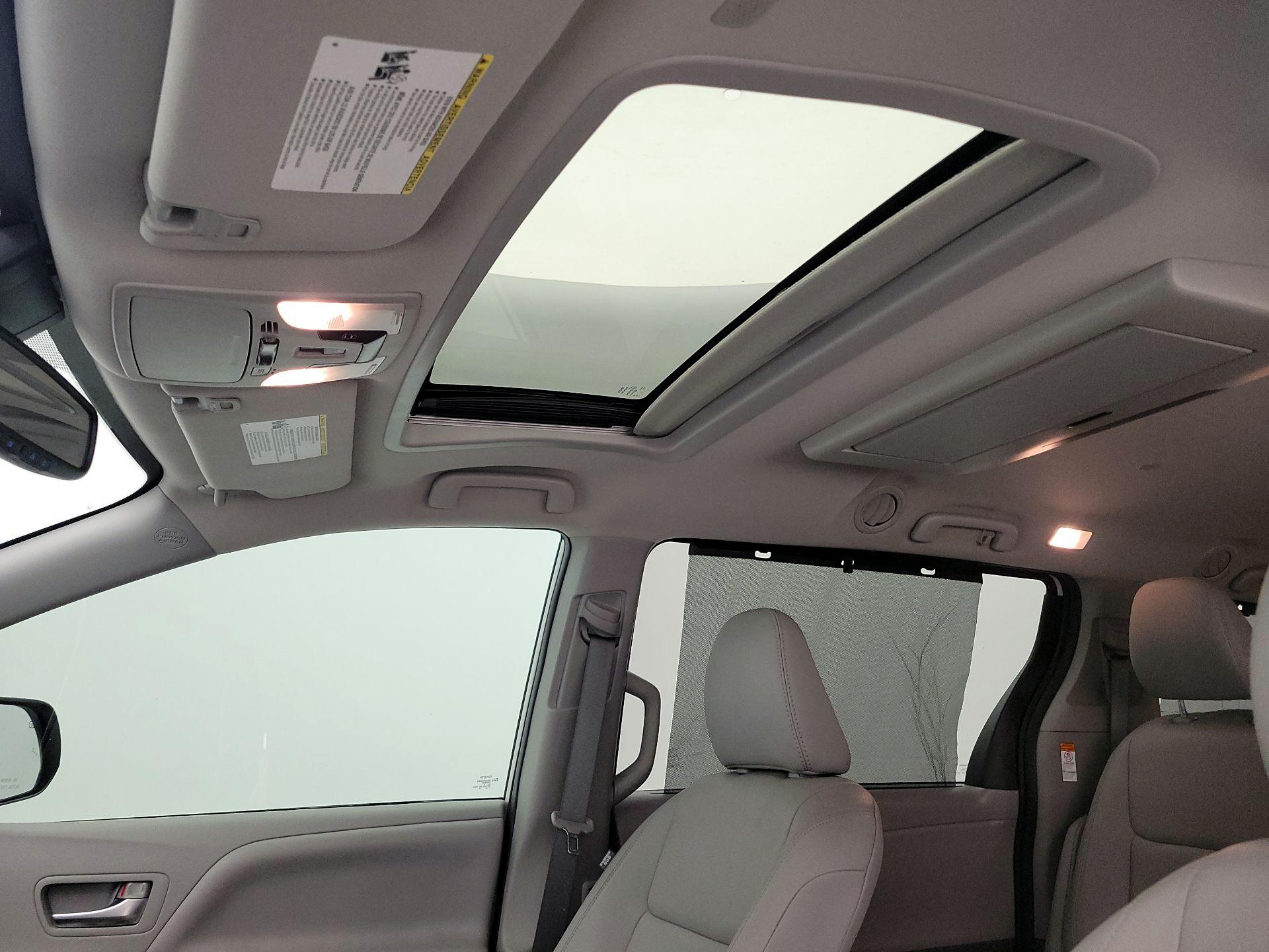 Thumbnail: 2020 Toyota Sienna - 20