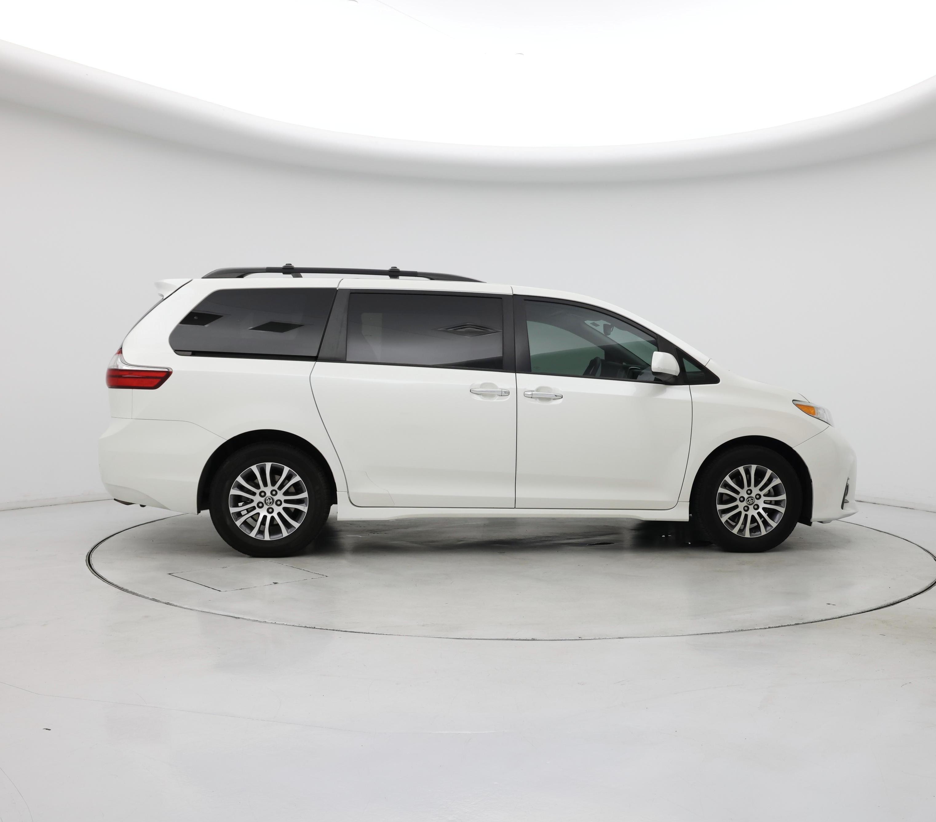 Thumbnail: 2020 Toyota Sienna - 7