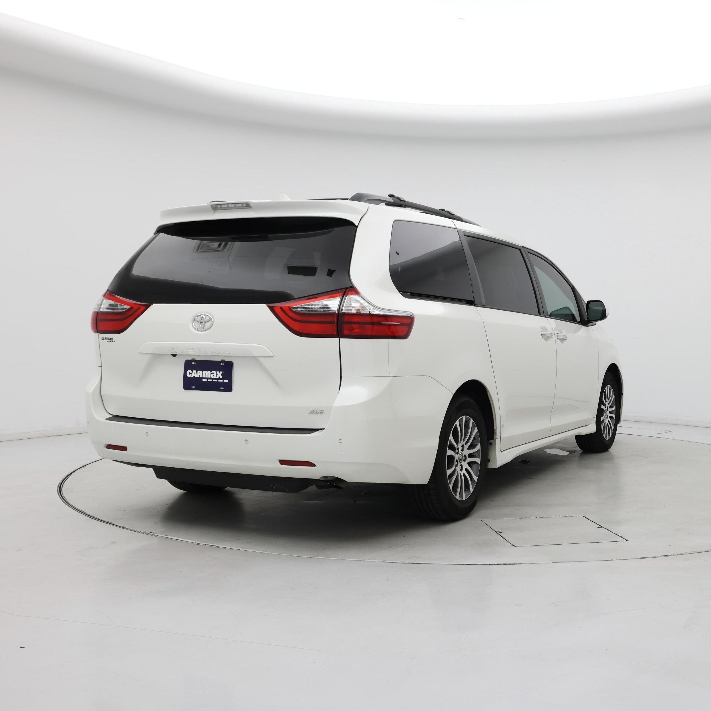Thumbnail: 2020 Toyota Sienna - 8