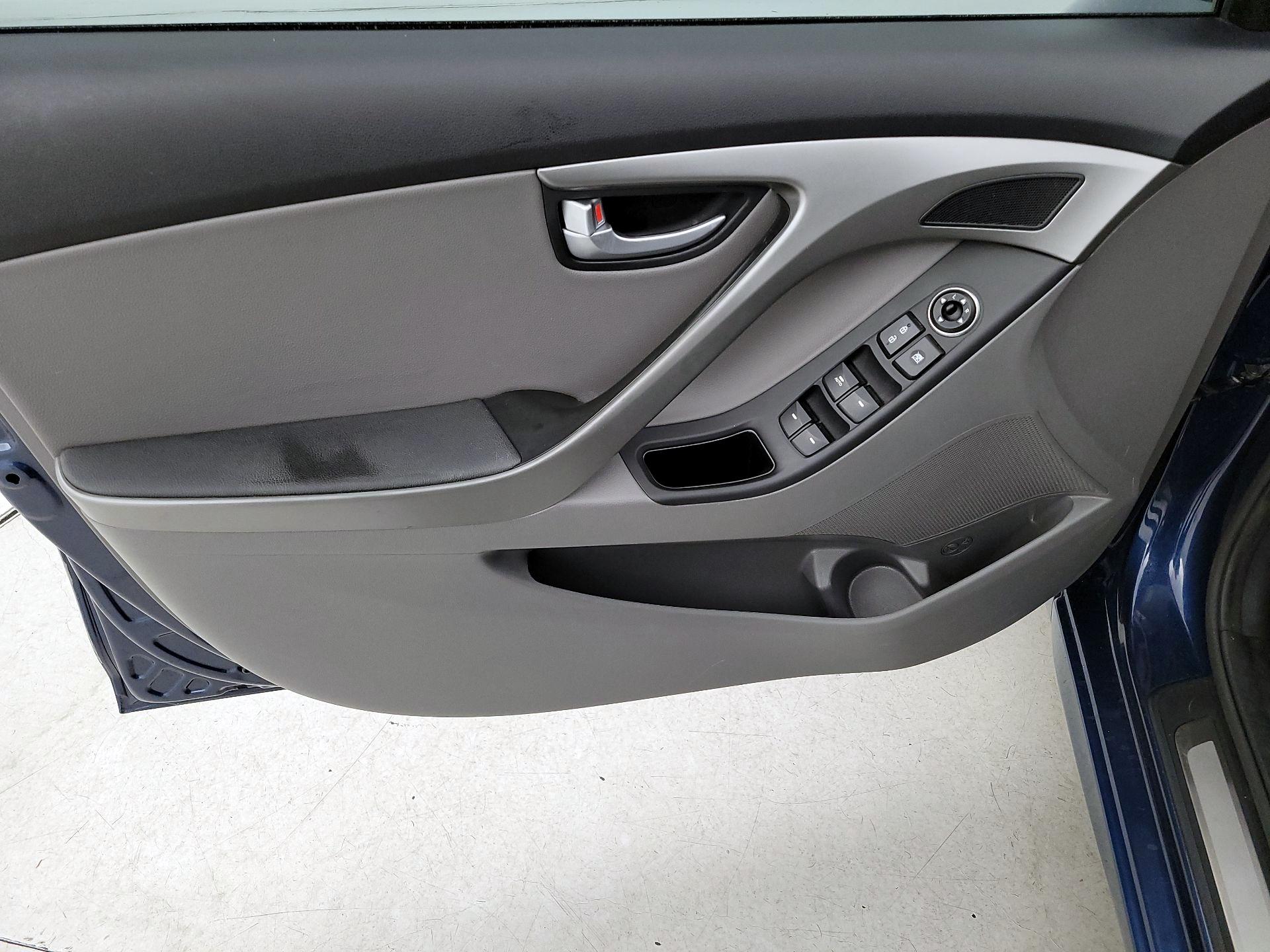Thumbnail: 2015 Hyundai Elantra - 12