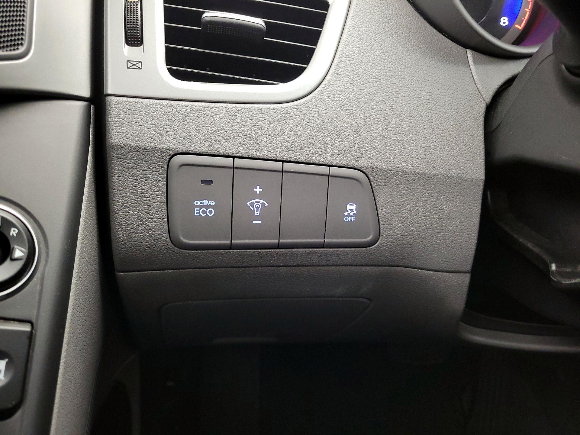 Thumbnail: 2015 Hyundai Elantra - 13