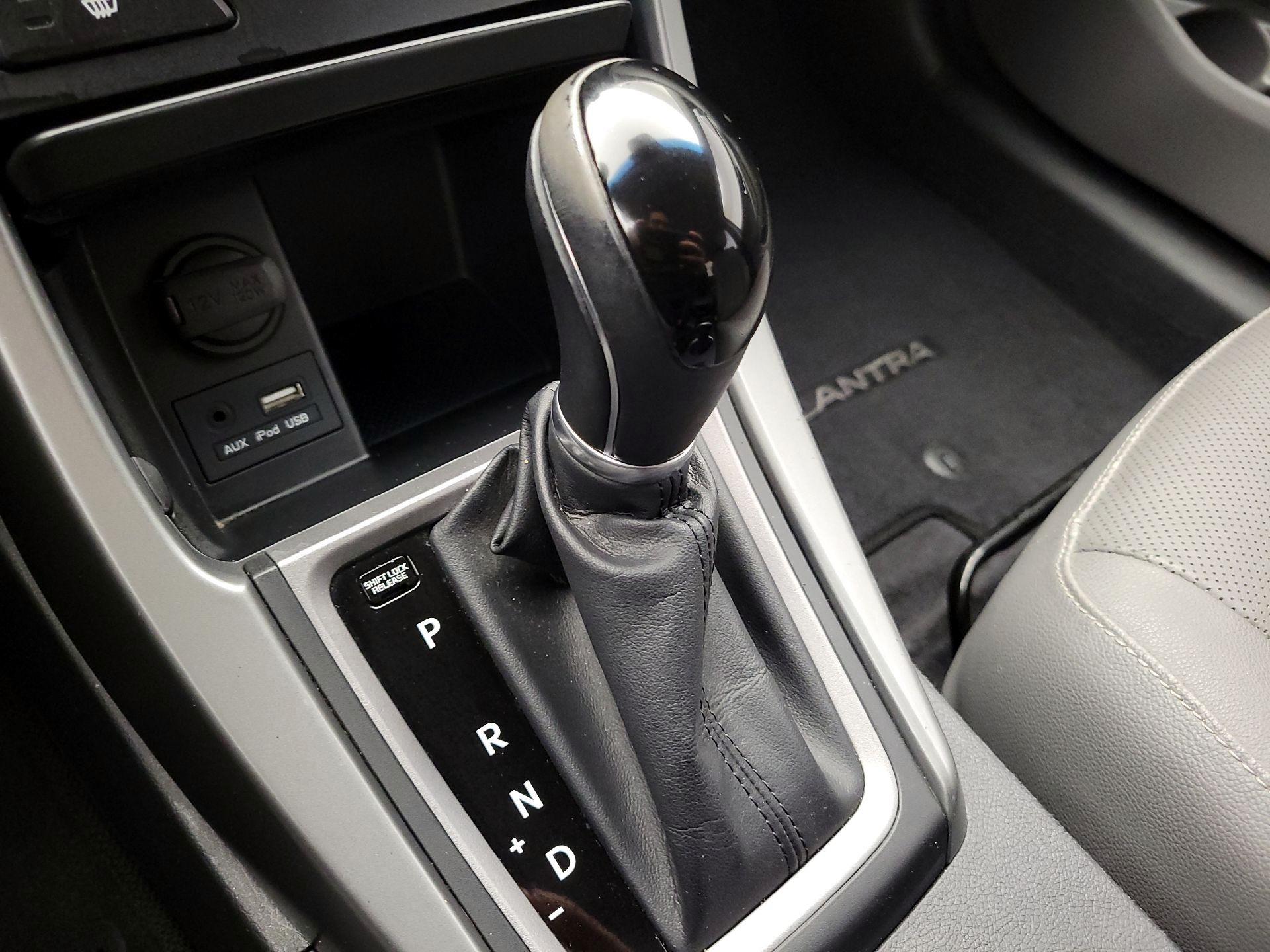 Thumbnail: 2015 Hyundai Elantra - 18