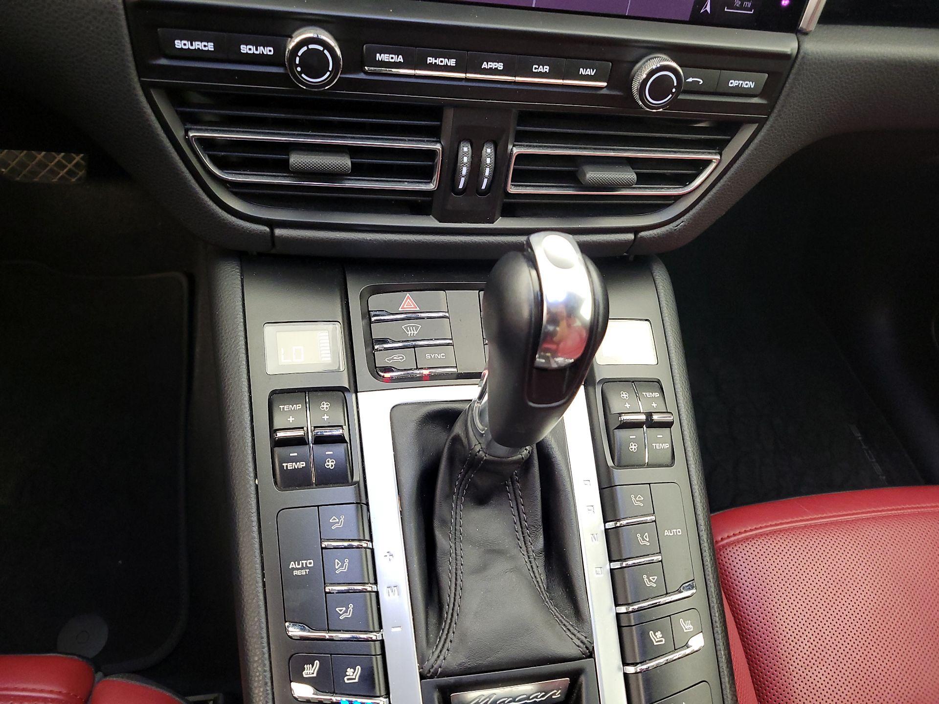 Thumbnail: 2020 Porsche Macan - 17