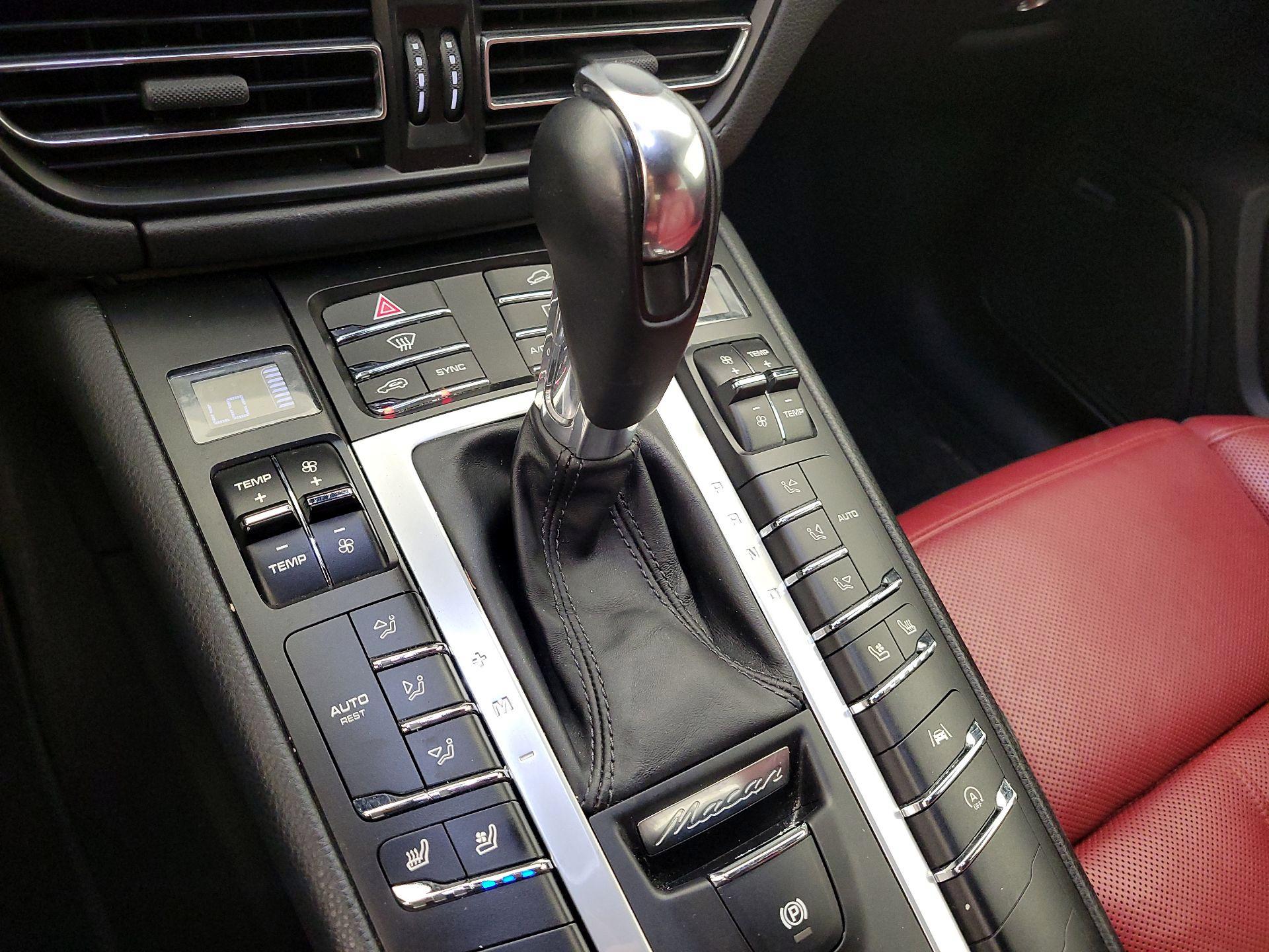 Thumbnail: 2020 Porsche Macan - 18