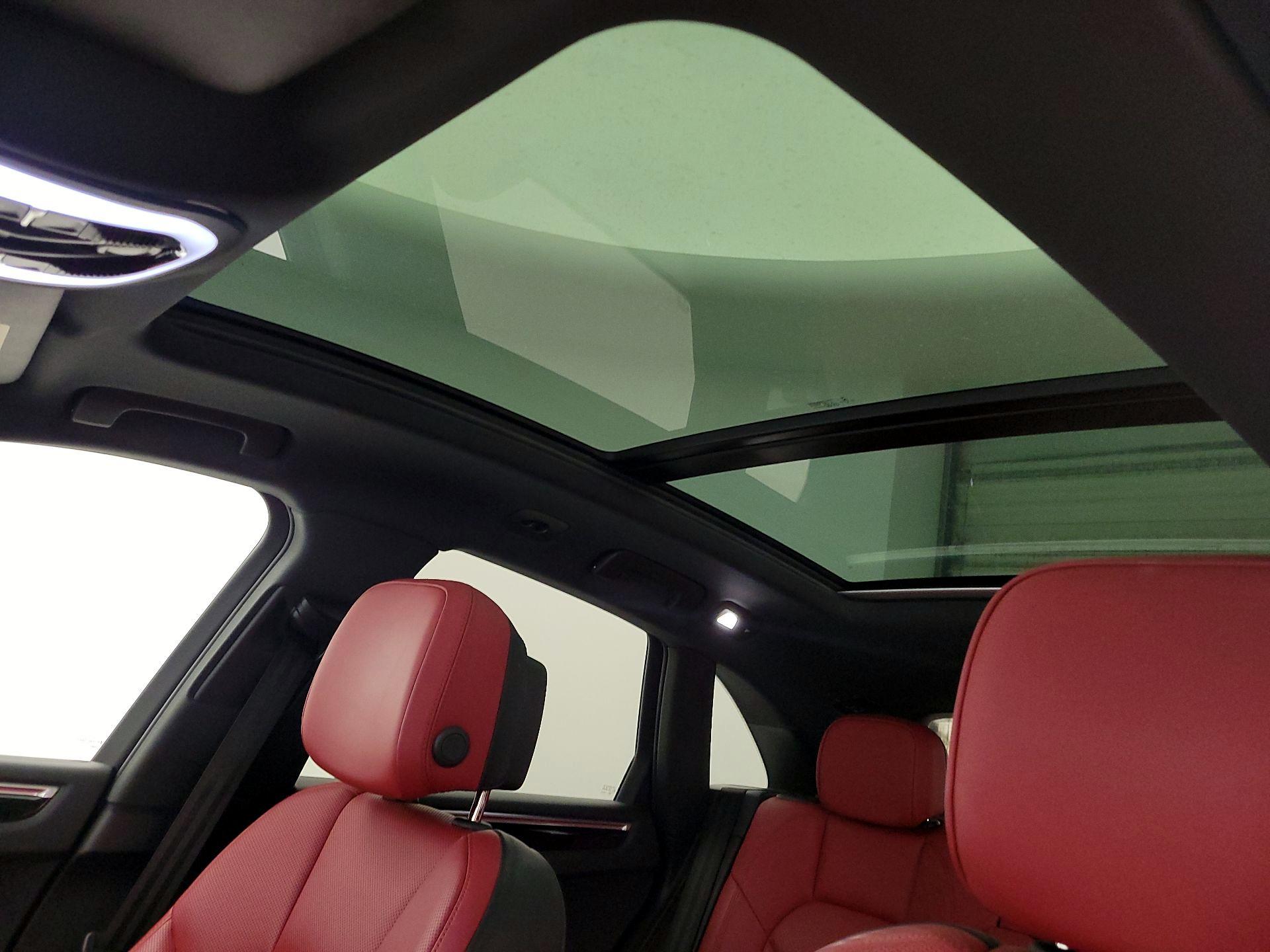 Thumbnail: 2020 Porsche Macan - 20