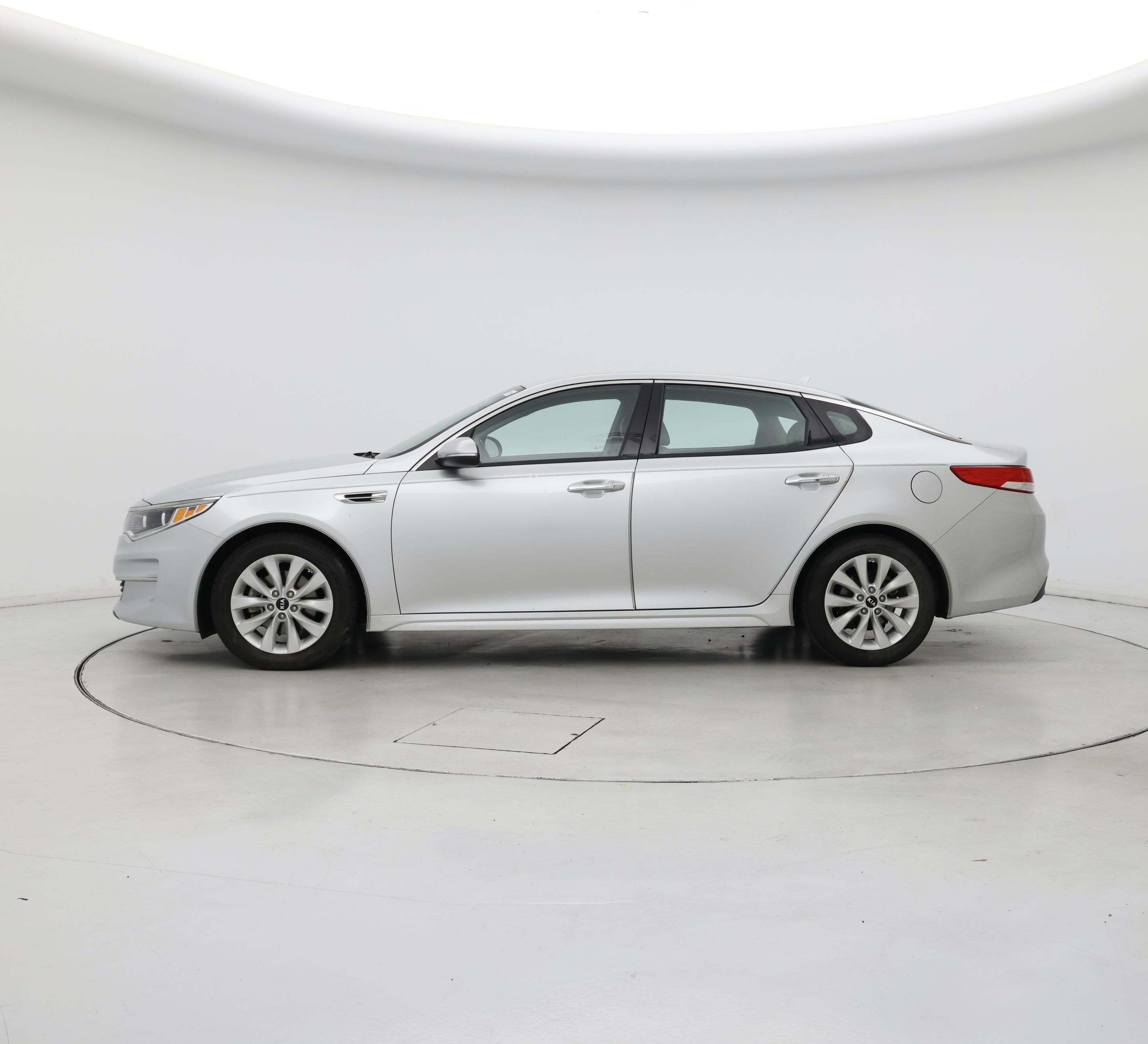 Thumbnail: 2016 Kia Optima - 3