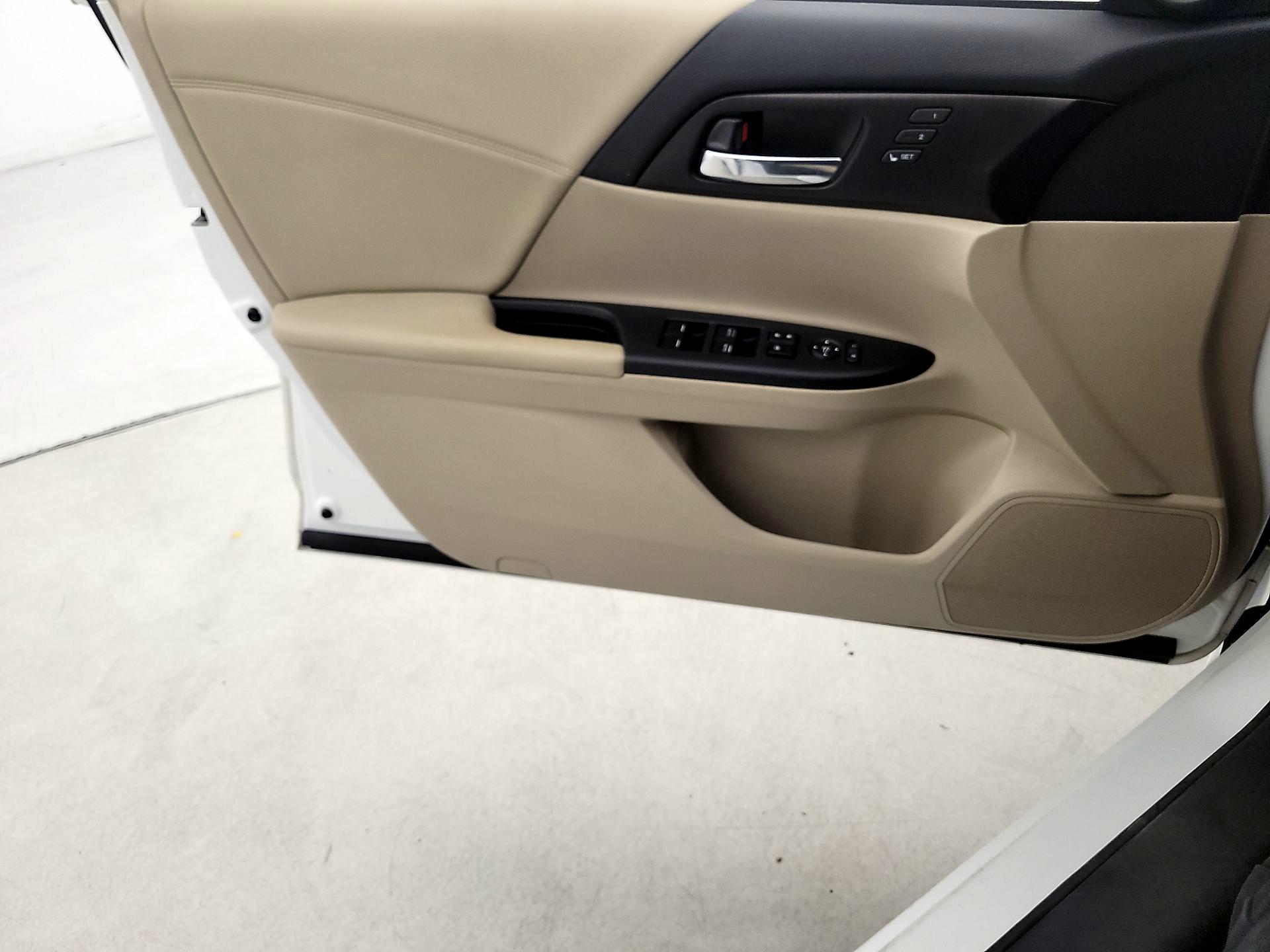 Thumbnail: 2015 Honda Accord - 12