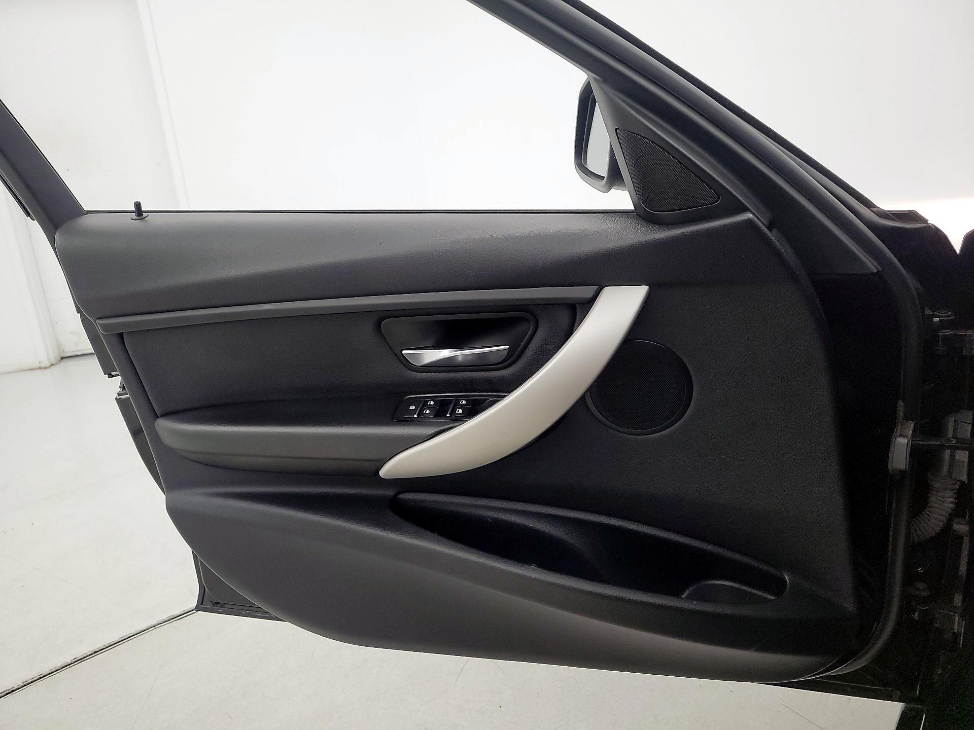 Thumbnail: 2016 BMW 3 Series - 12