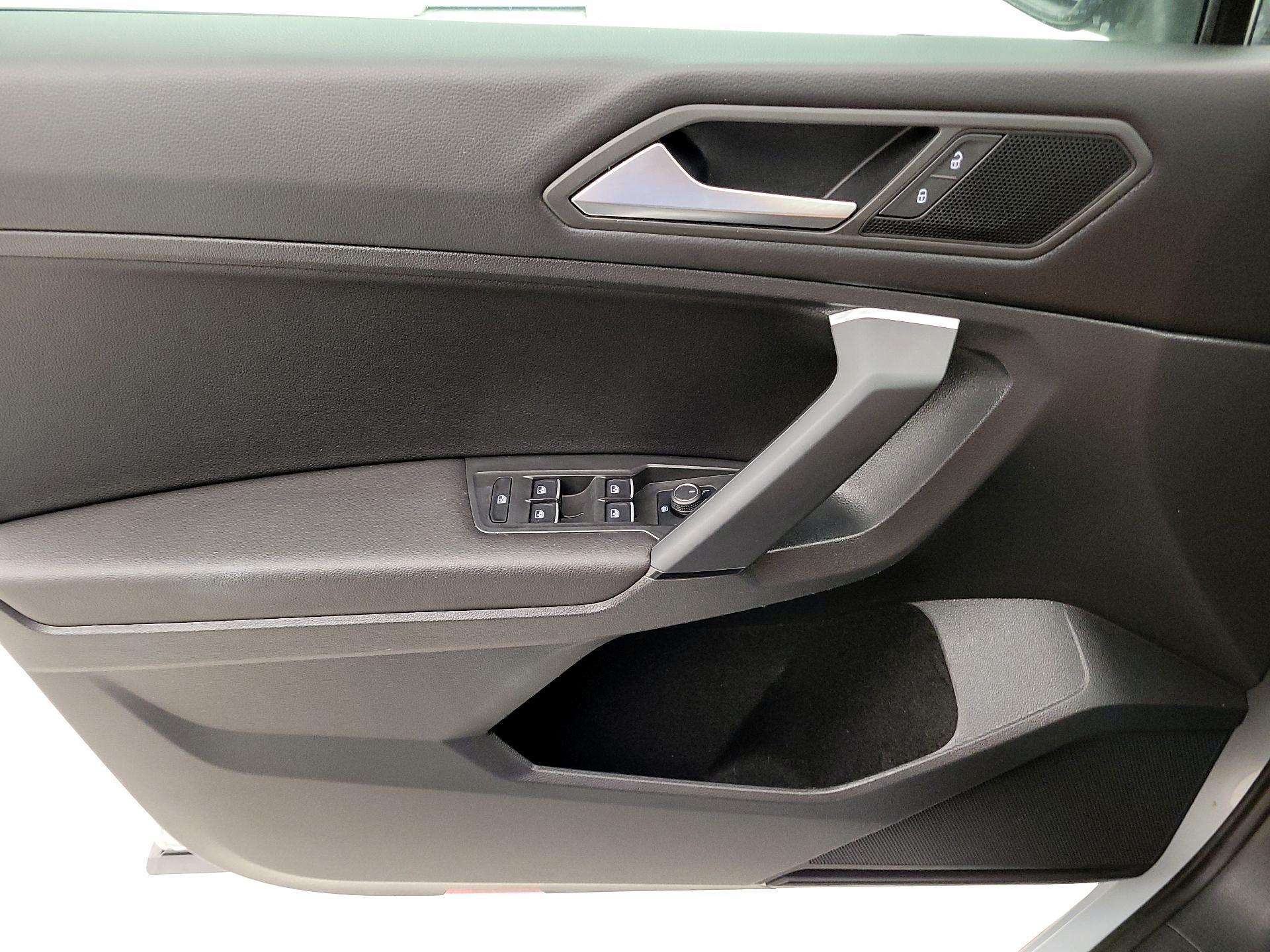 Thumbnail: 2019 Volkswagen Tiguan - 12