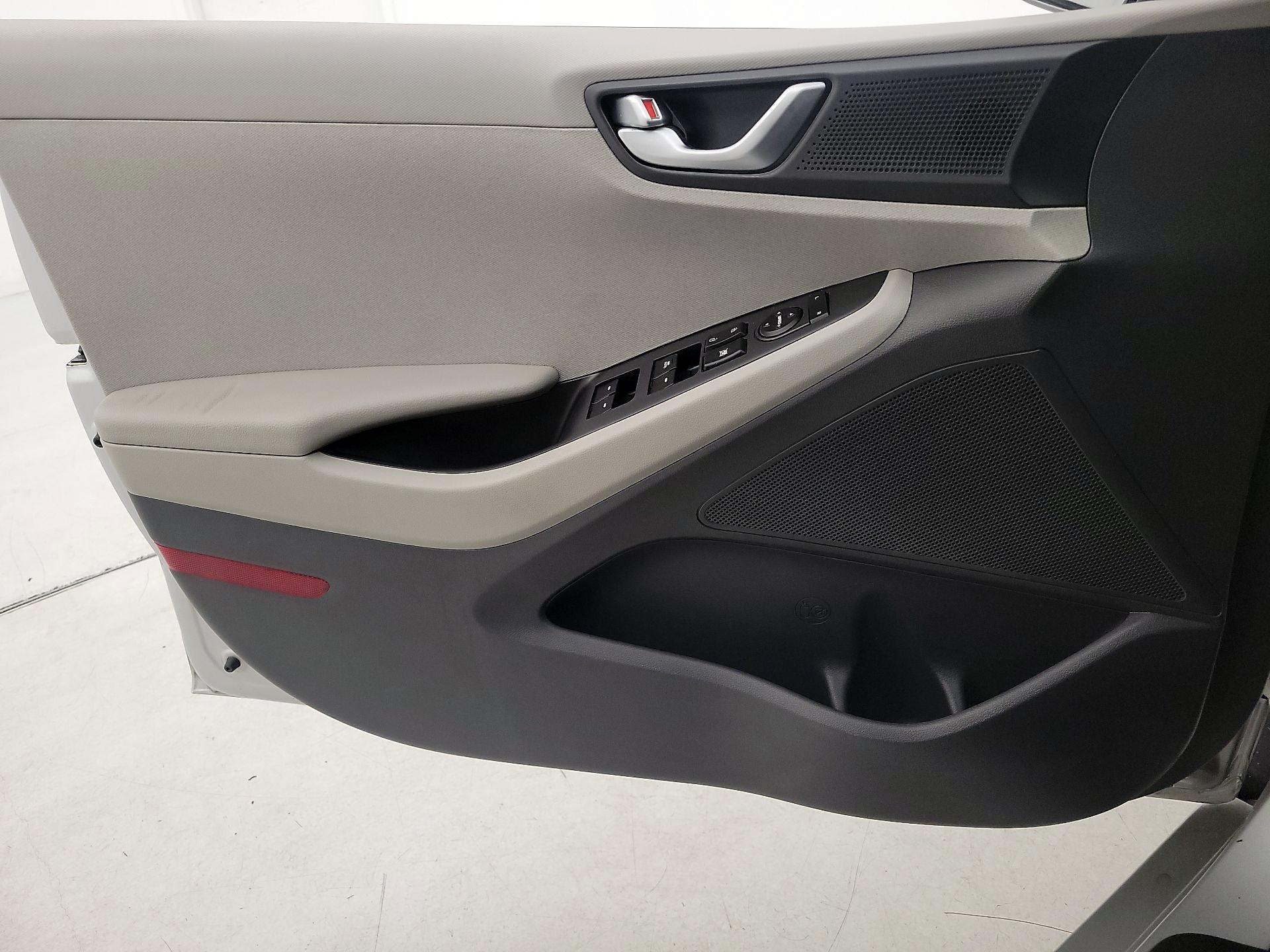 Thumbnail: 2017 Hyundai Ioniq - 12