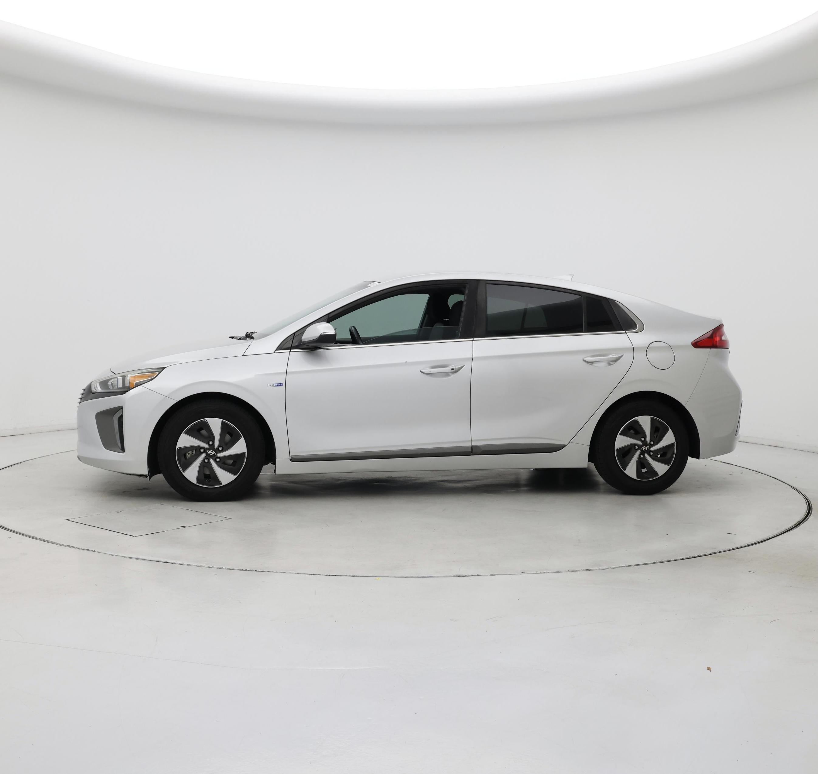 Thumbnail: 2017 Hyundai Ioniq - 3