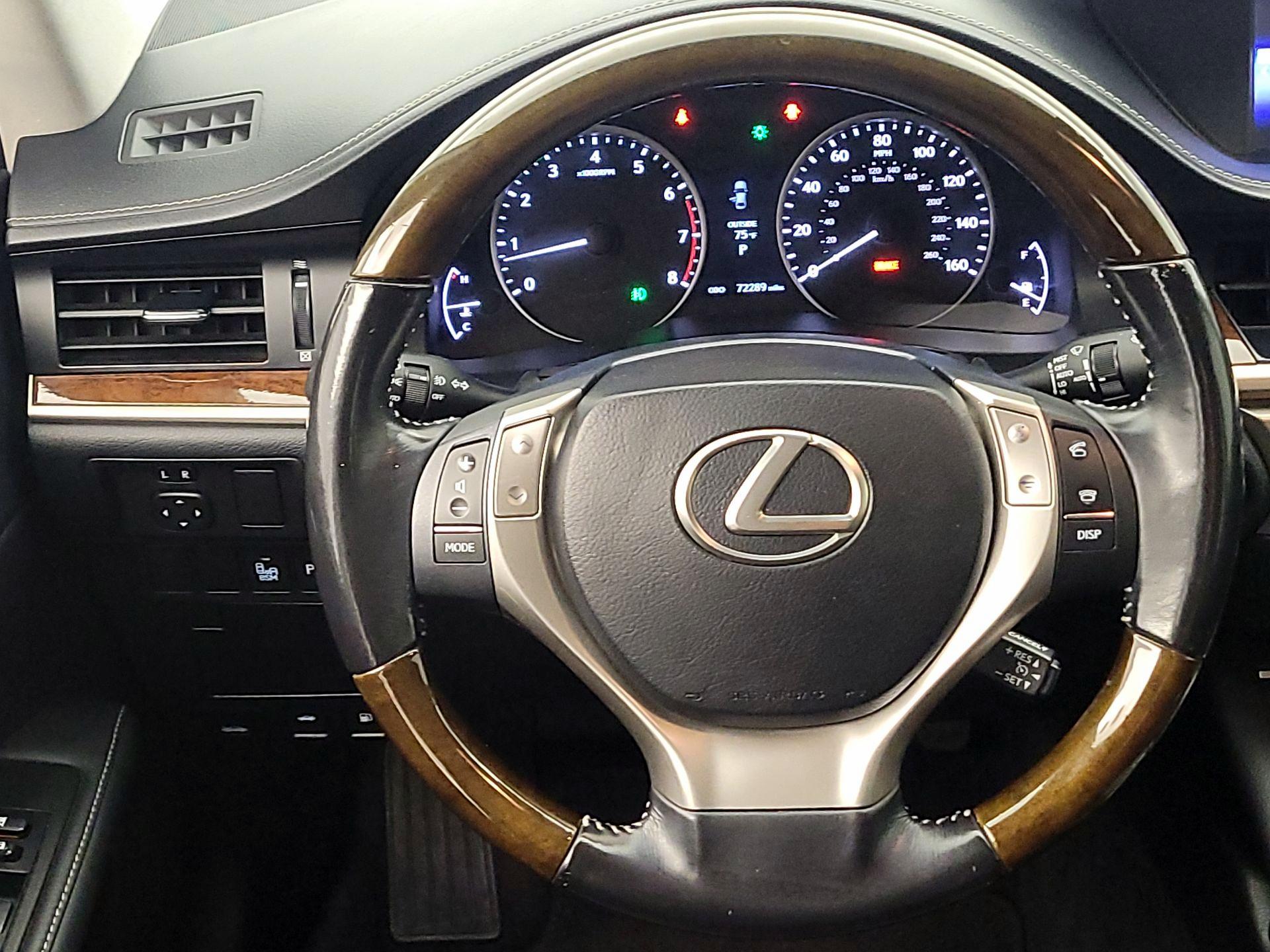Thumbnail: 2015 Lexus ES - 10