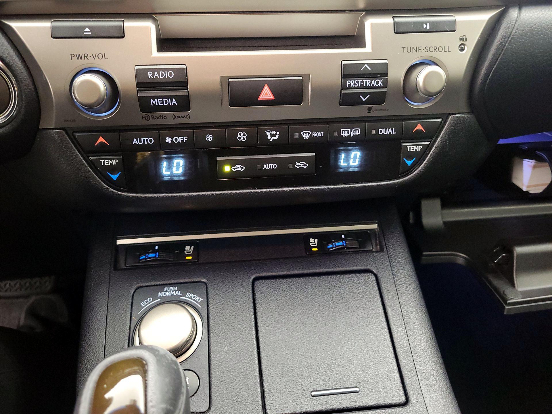 Thumbnail: 2015 Lexus ES - 16