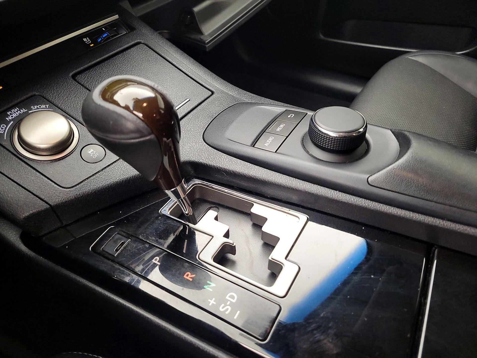 Thumbnail: 2015 Lexus ES - 17