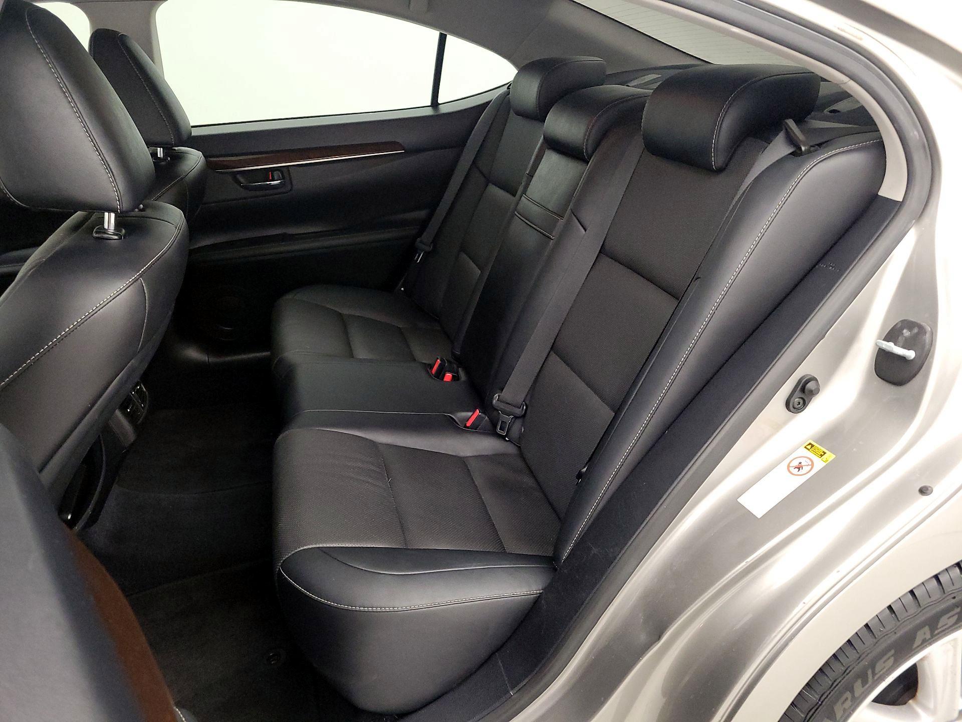 Thumbnail: 2015 Lexus ES - 20
