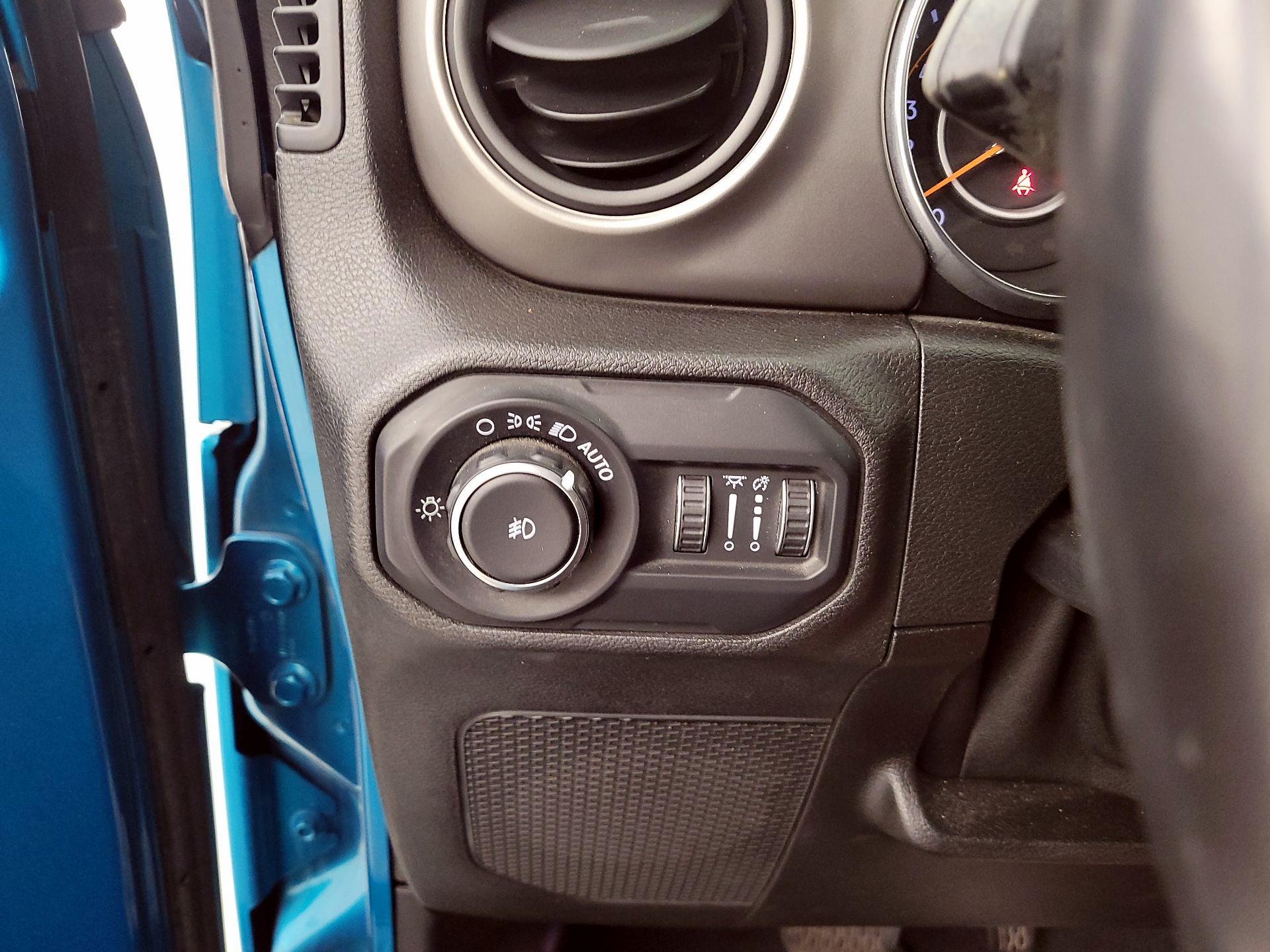 Thumbnail: 2019 Jeep Wrangler - 13