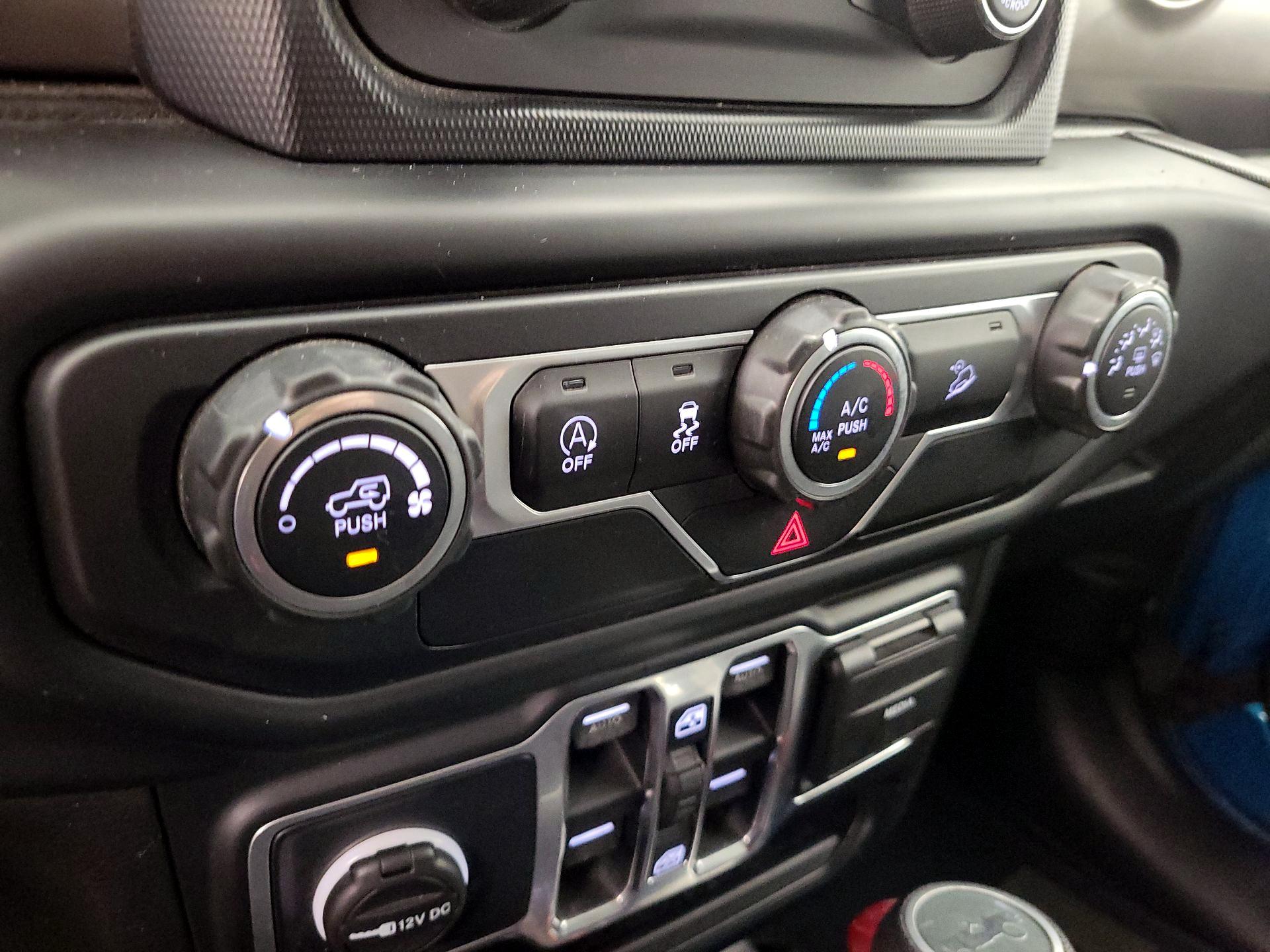 Thumbnail: 2019 Jeep Wrangler - 16