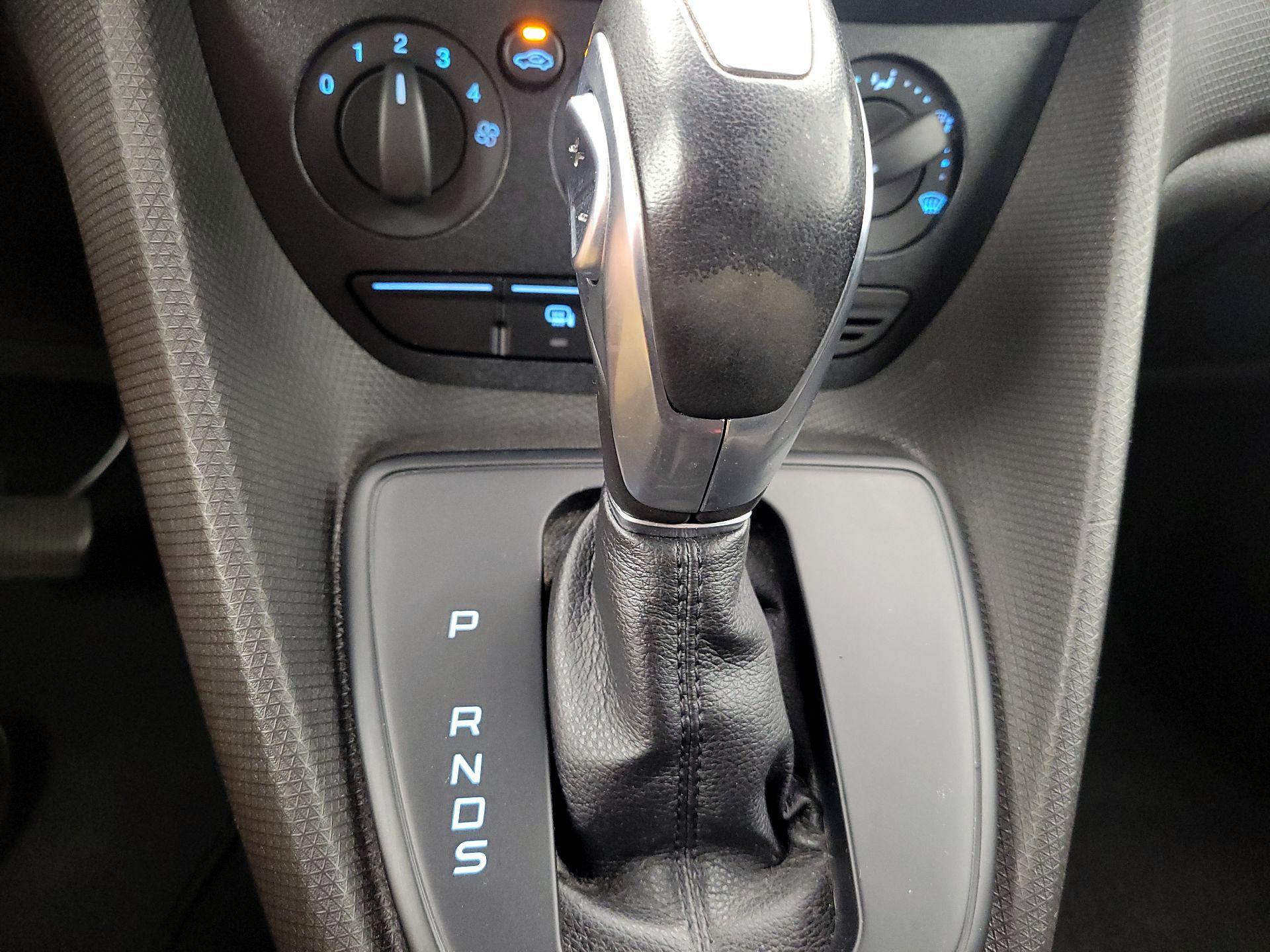 Thumbnail: 2018 Ford Transit Series - 17