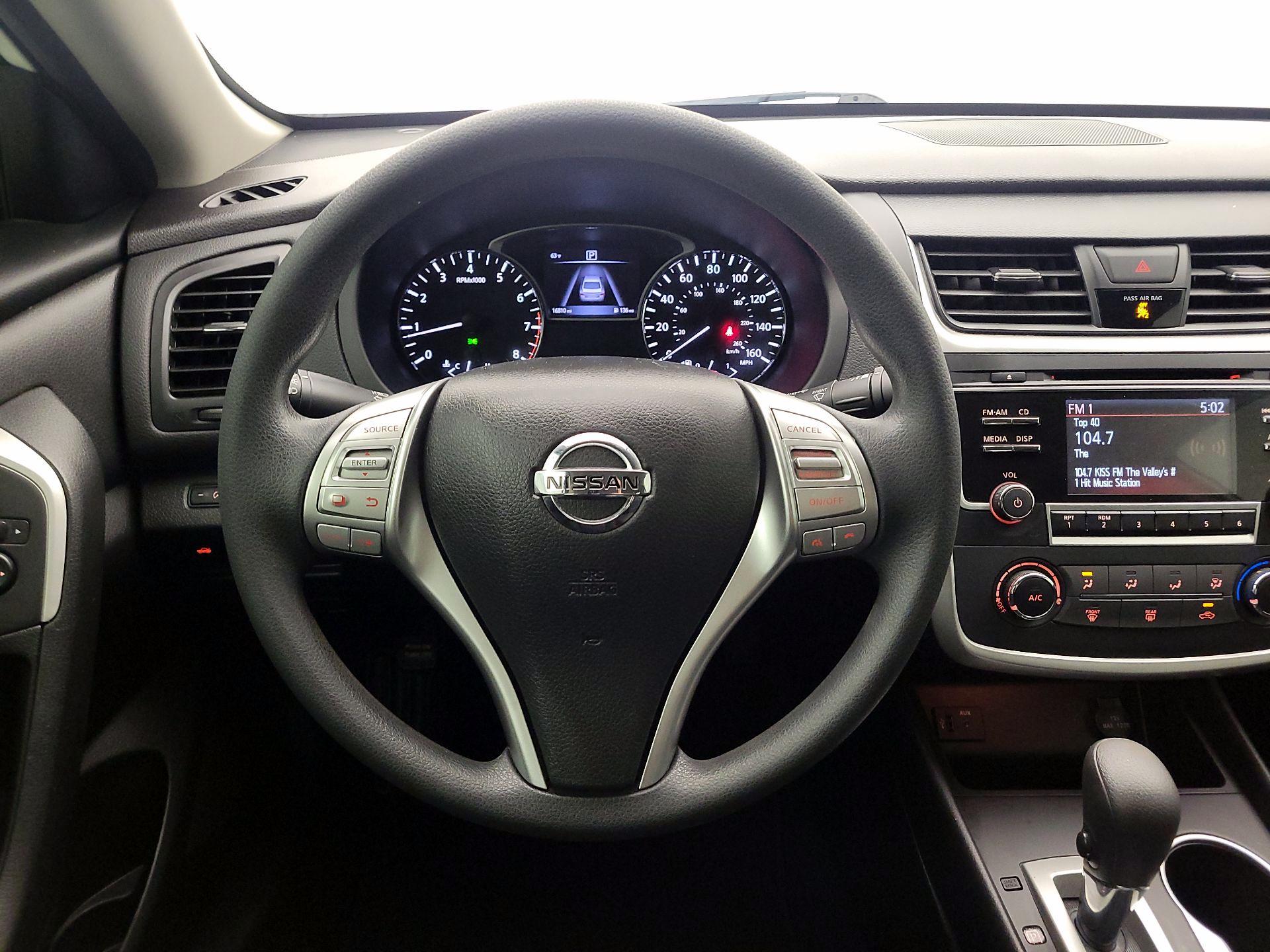 Thumbnail: 2016 Nissan Altima - 10