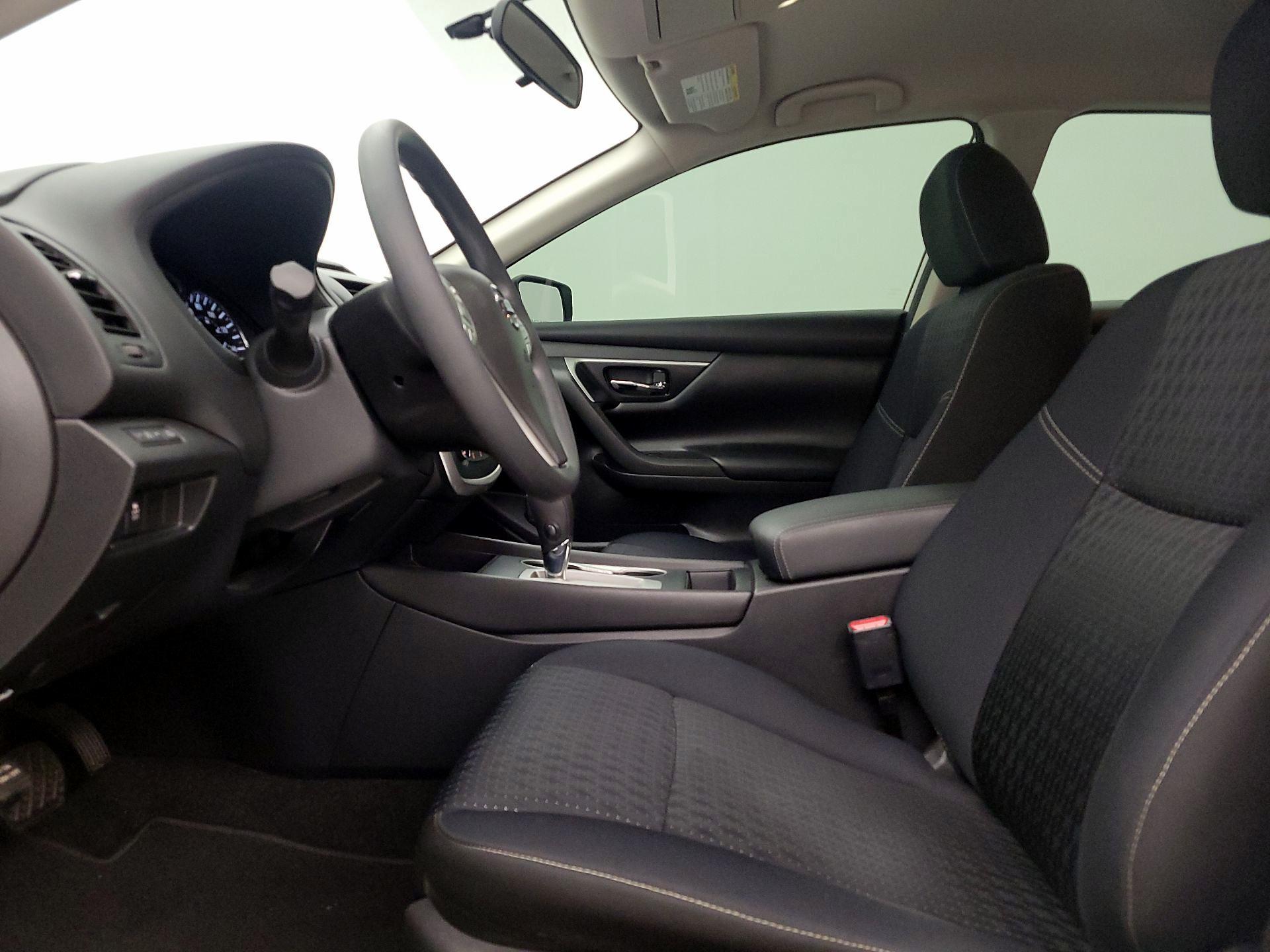 Thumbnail: 2016 Nissan Altima - 11
