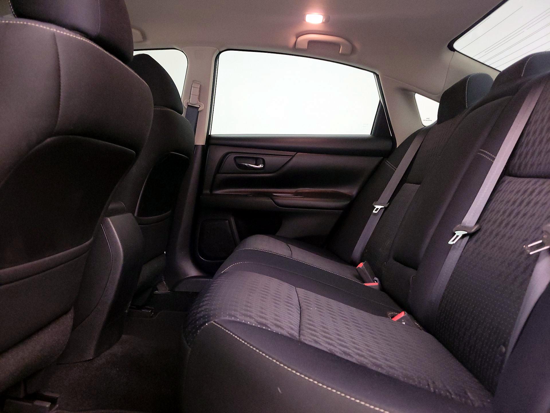 Thumbnail: 2016 Nissan Altima - 19