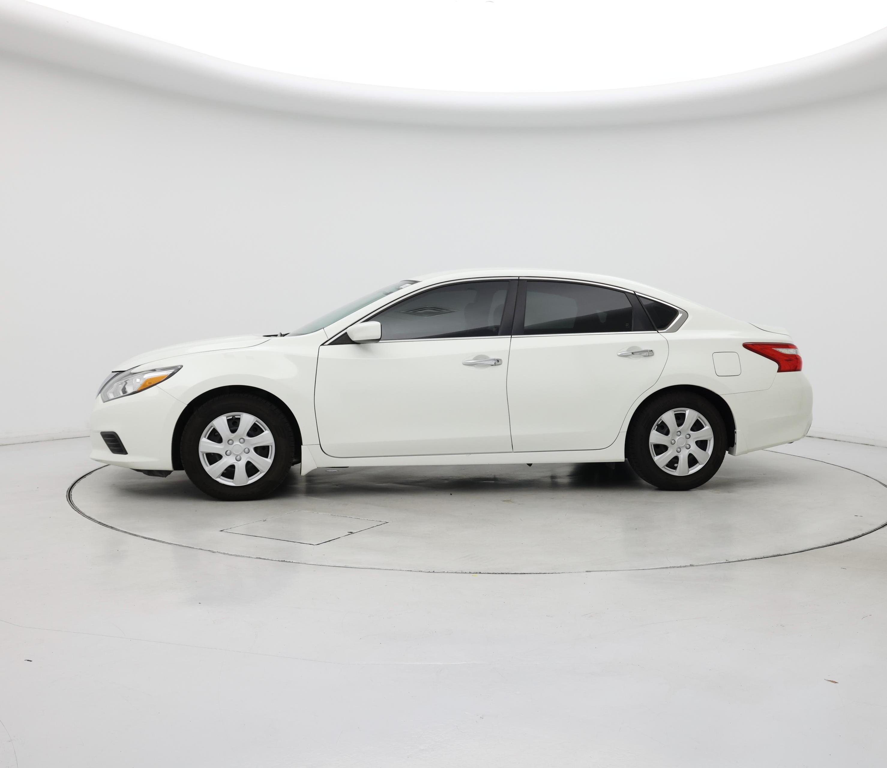 Thumbnail: 2016 Nissan Altima - 3