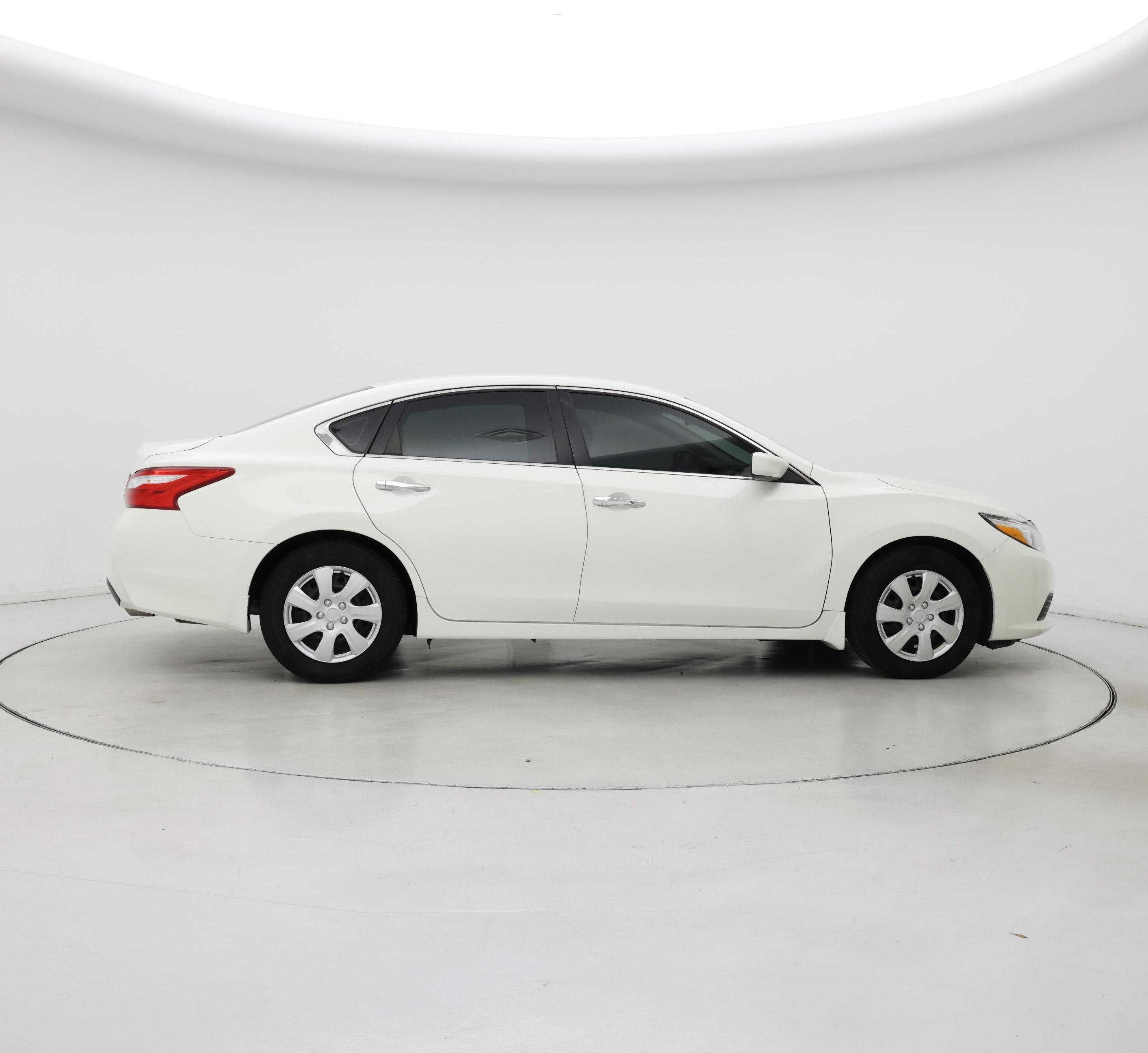 Thumbnail: 2016 Nissan Altima - 7